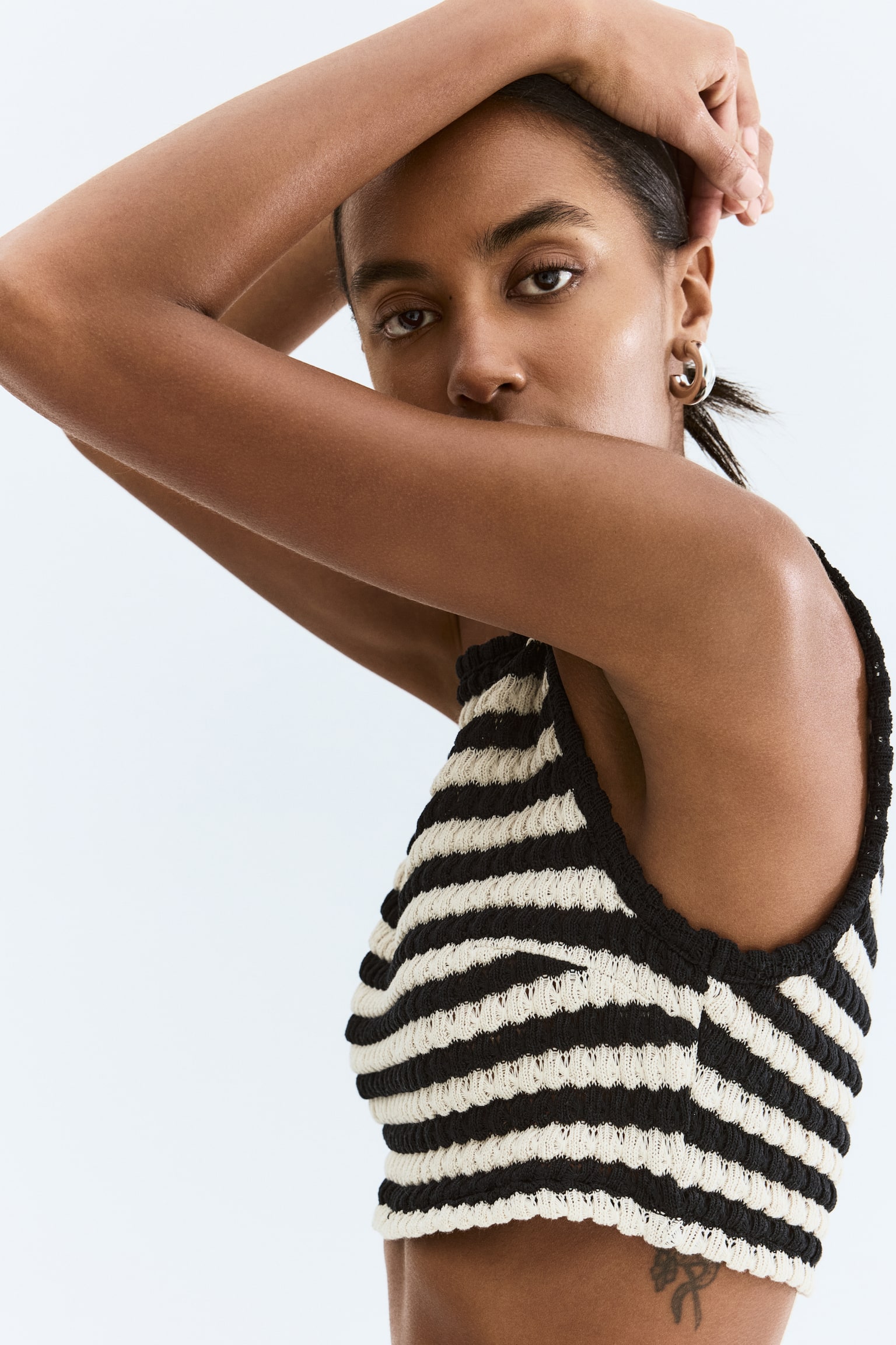 Crochet-look top - Black/Striped - 2