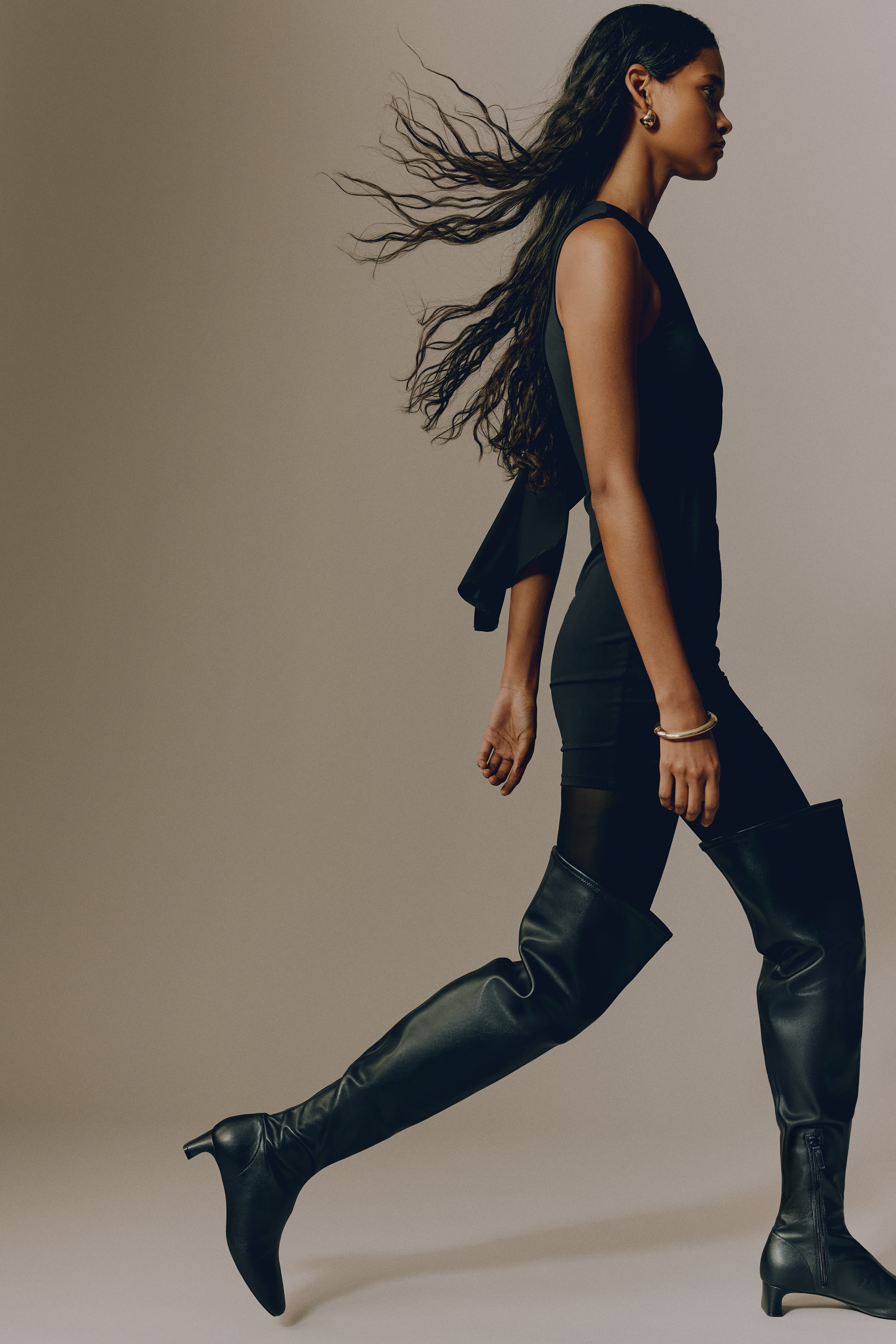 Mini haljina sa plaštom - Crna/Tamnosmeđa