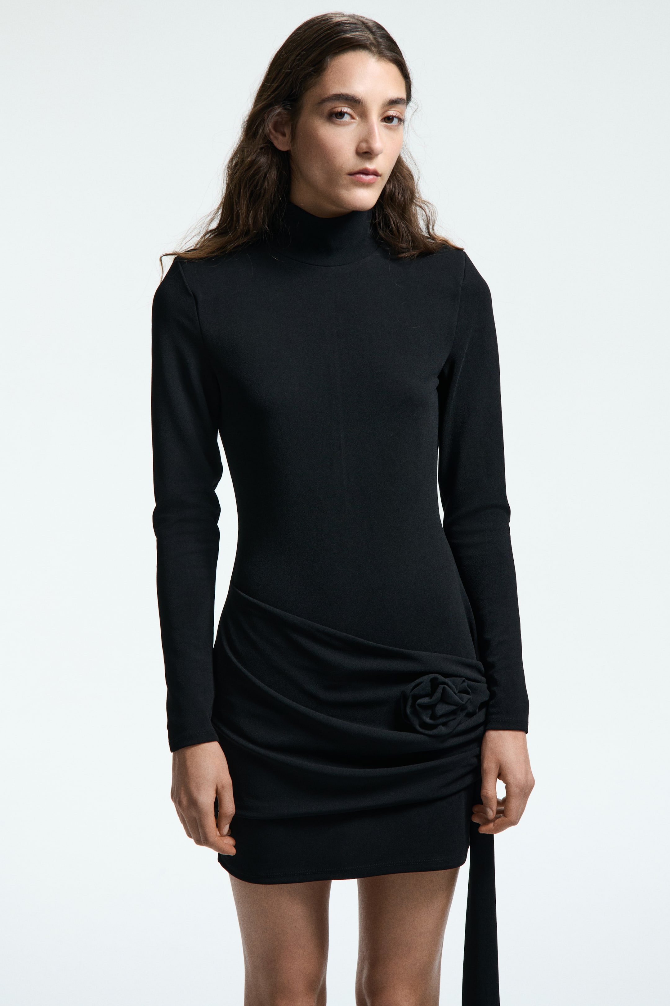 Visa större bild: Shoulder-pad dress - Svart - DAM | H&M SE 2