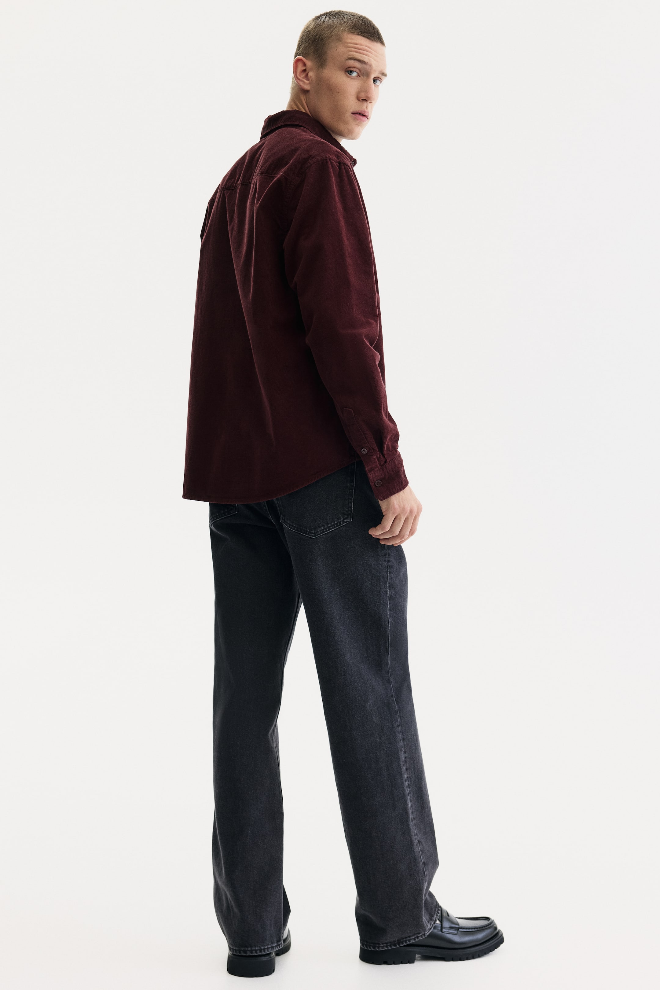 View larger image: Regular Fit Corduroy shirt - Burgundy - Men | H&M IN 4