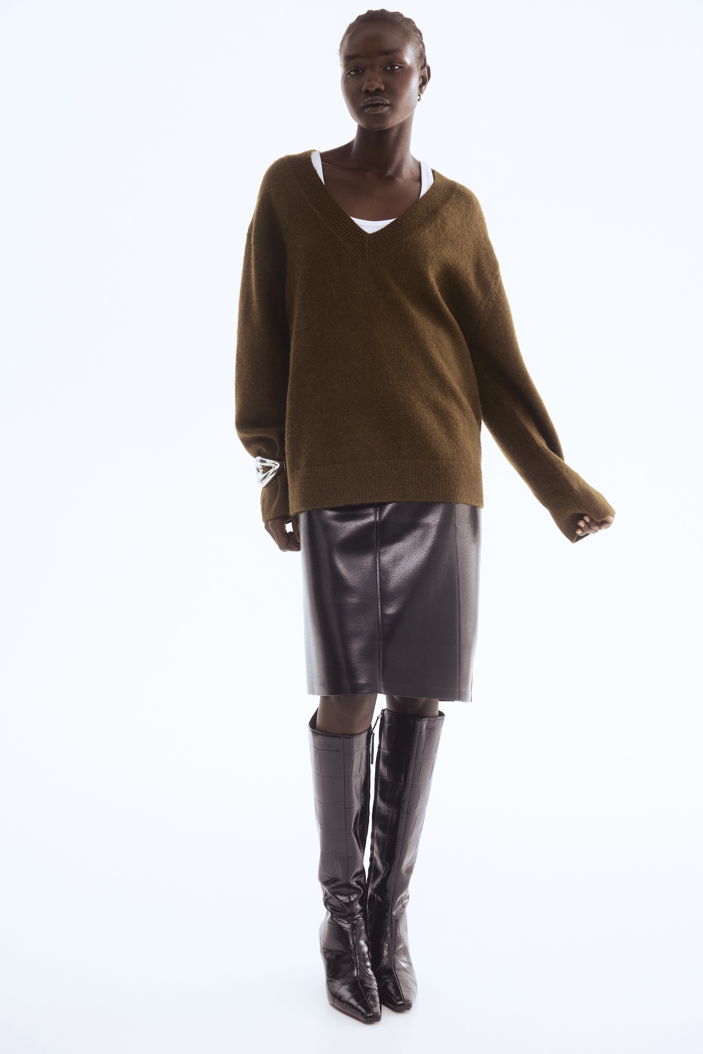 Oversized V-neck jumper