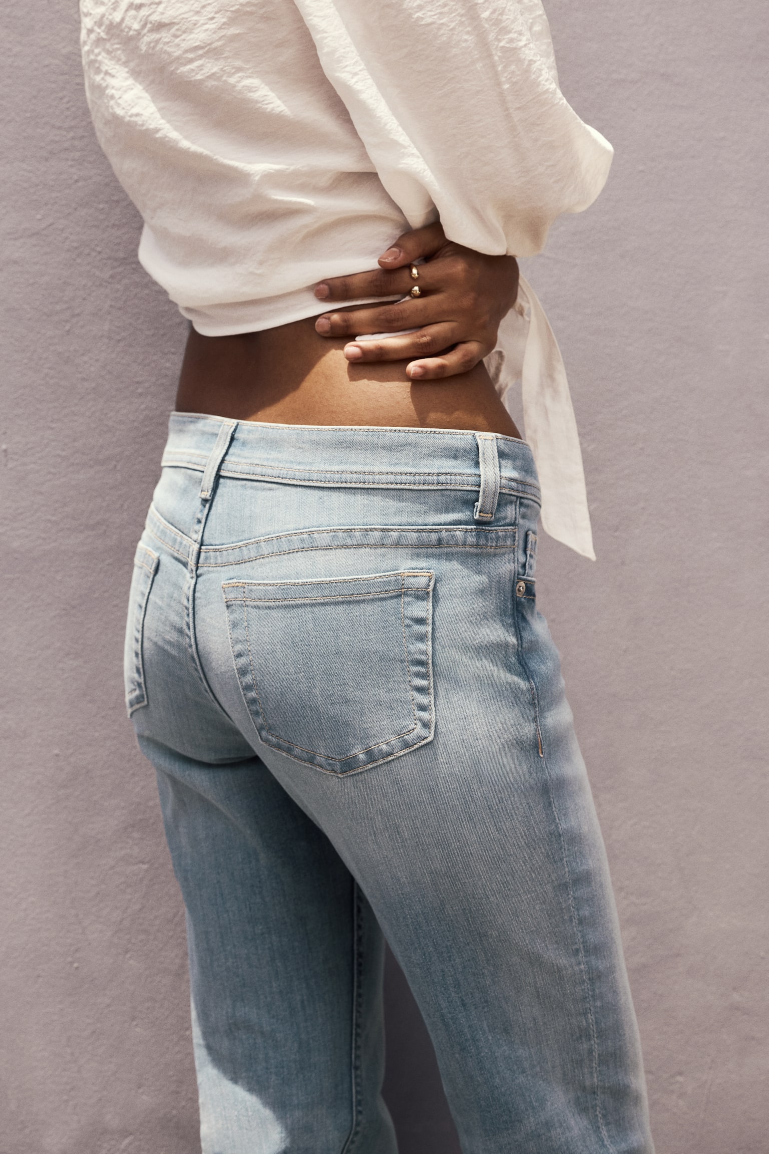 Flared Leg Ultra Low Waist Jeans - כחול ג'ינס בהיר/כחול ג'ינס כהה/כחול ג'ינס - 7