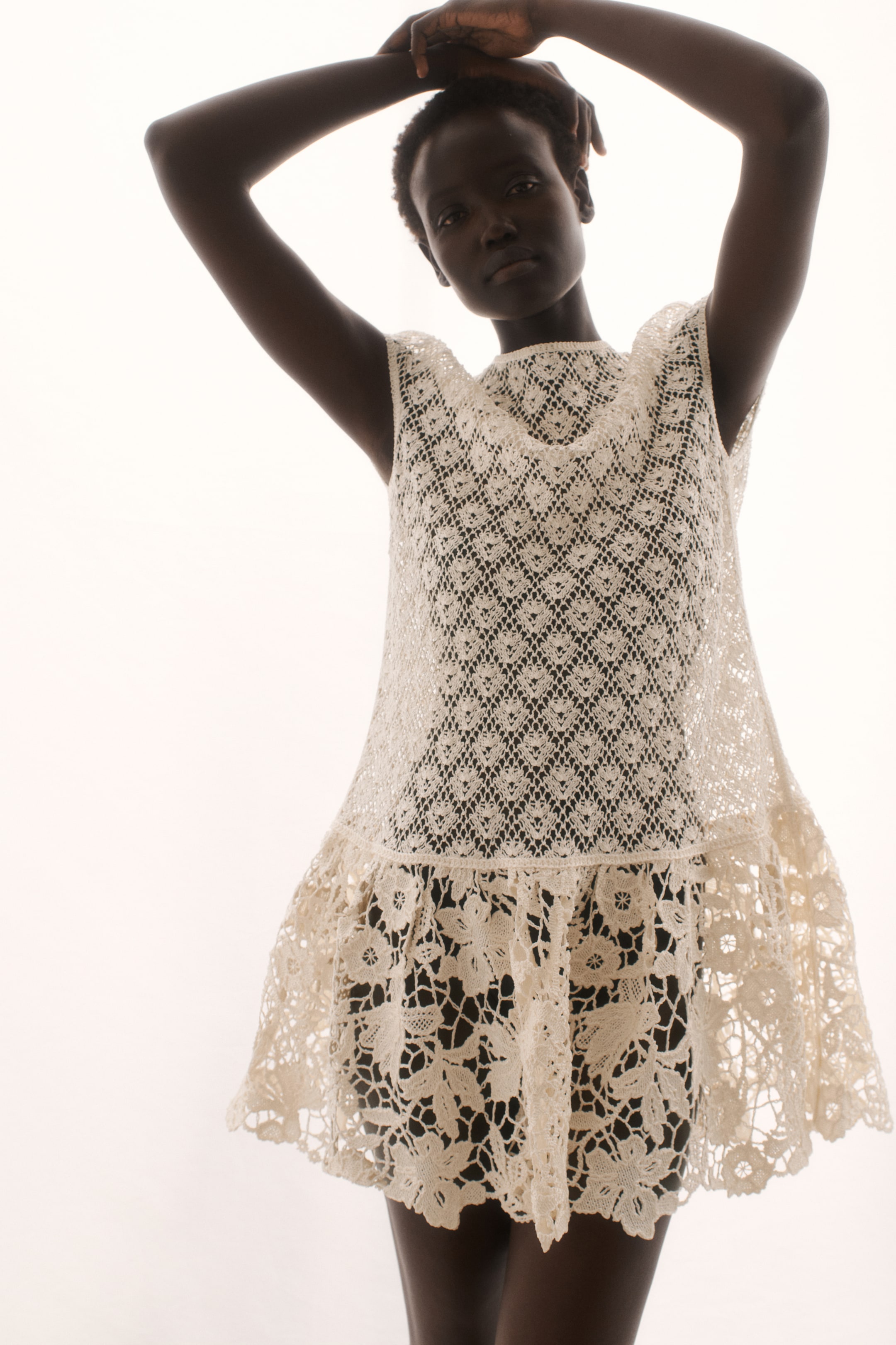 Женские платья H&M Crochet-Look Dress with Flared Skirt — фото 3