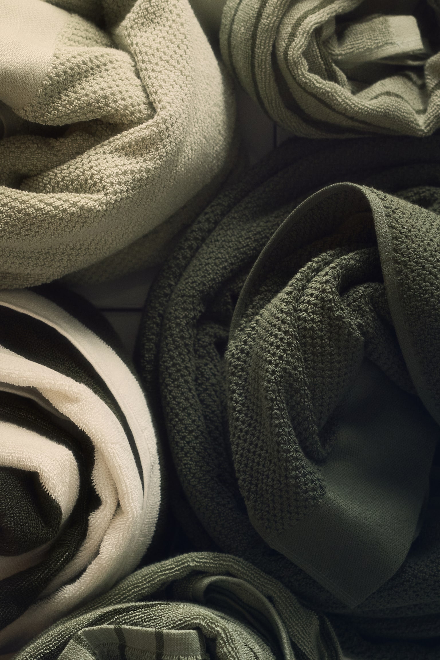 Cotton terry bath towel - Dark green/Sage green/Dark green/Light beige/Light grey/White/Black/Dusty pink/Light dusty blue/Dark brown/Navy blue - 2