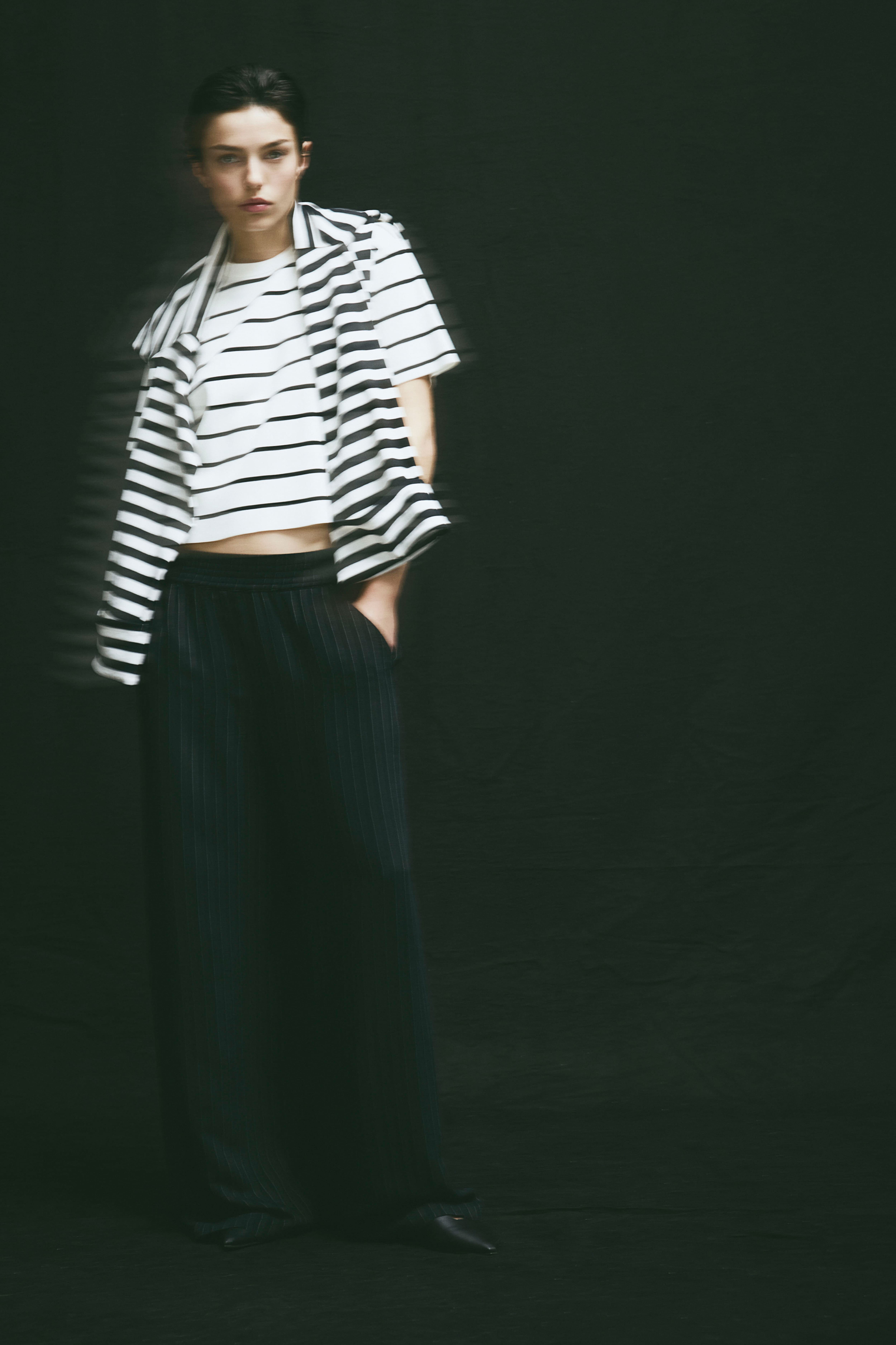 Fine-knit Top - Round Neck - Short sleeve - White/black striped - Ladies |  Hu0026M US