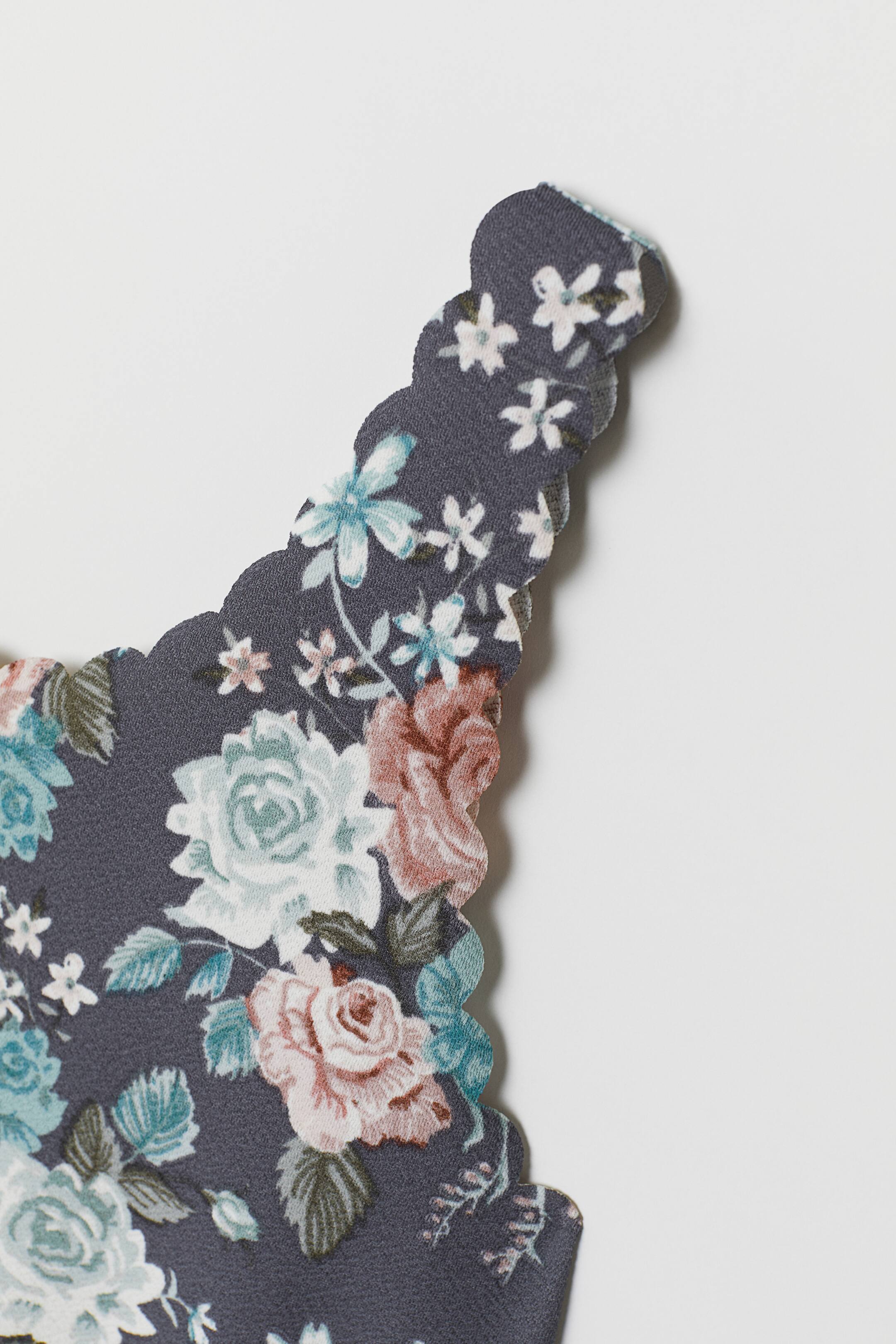 Scallopedged vest top Sleeveless Bluegrey/Floral Ladies H&M GB