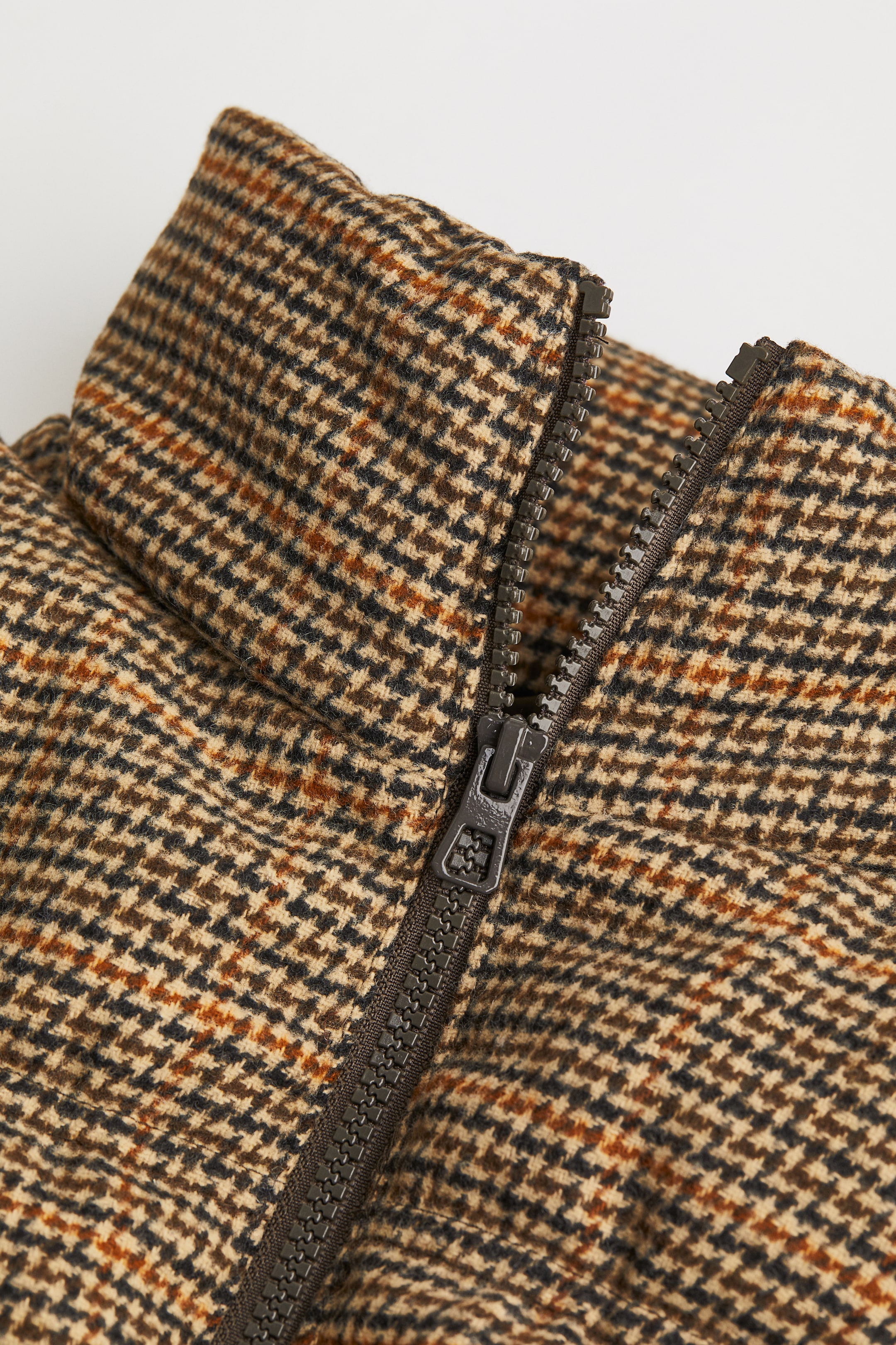 Xem ảnh lớn hơn: Áo gi-lê phao - Màu nâu/Kẻ ca rô - Ladies | H&M VN 2