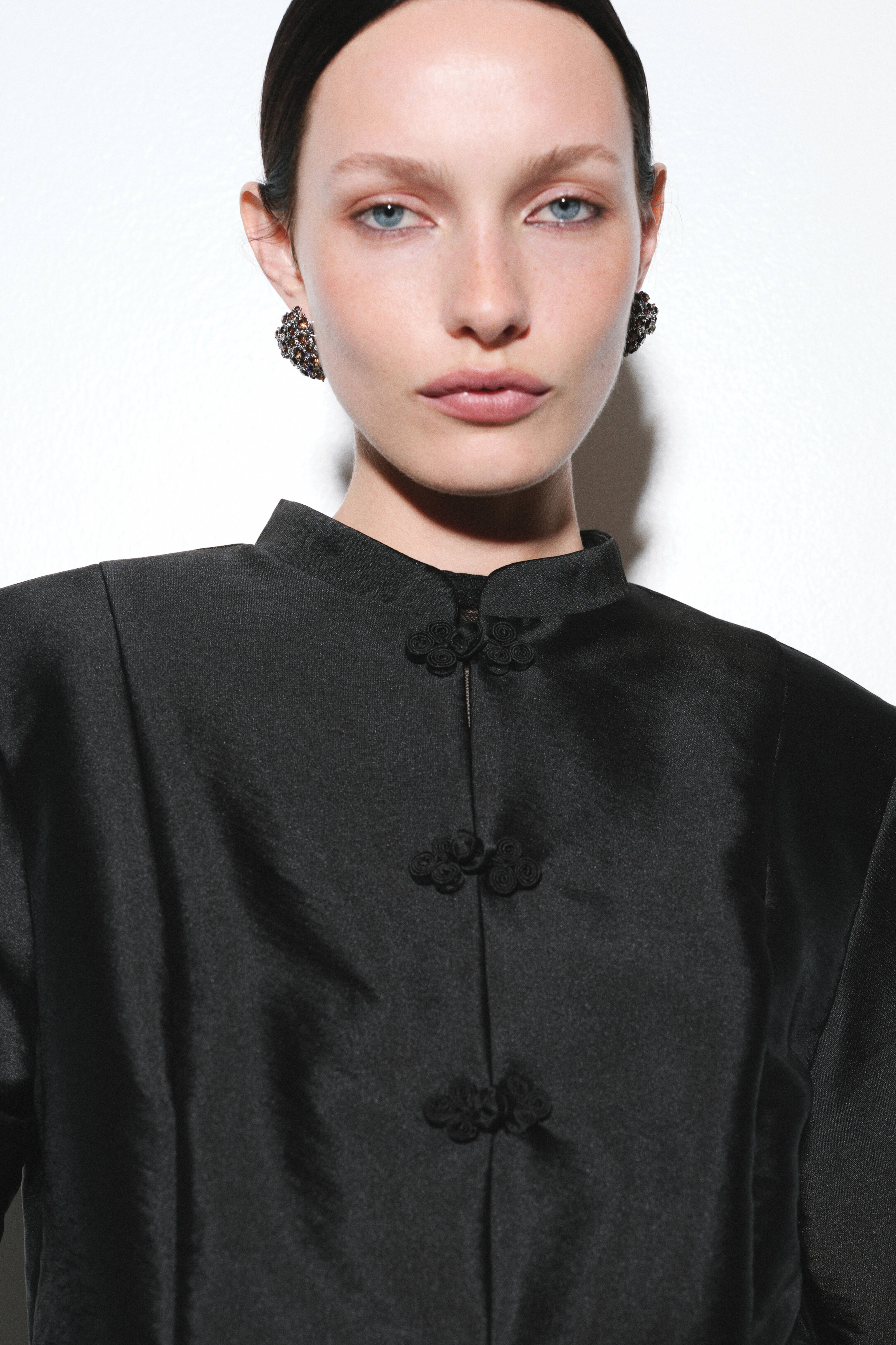 Veste avec boutons noués