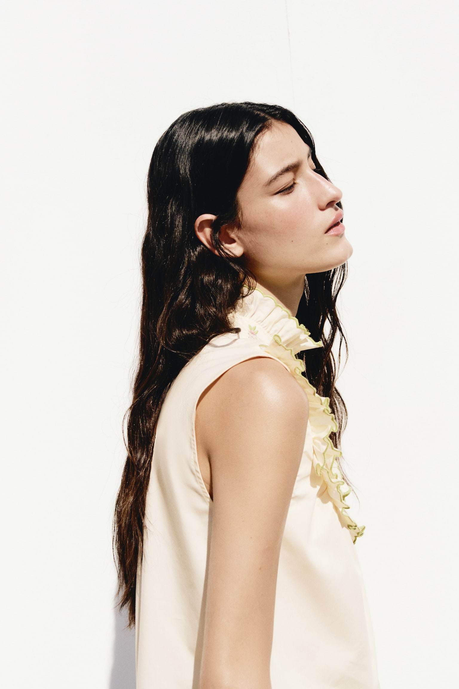 Женский топ H&M Ruffle-Trimmed with Embroidery, цвет: Кремовый — фото 5