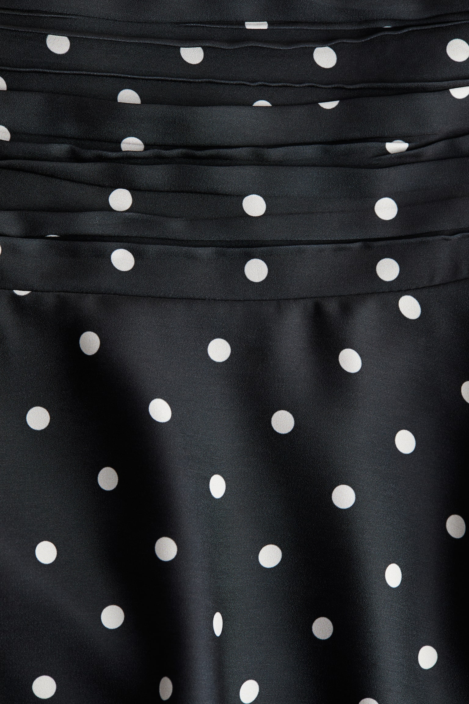 Minirock aus Satin - Schwarz/Gepunktet - 6