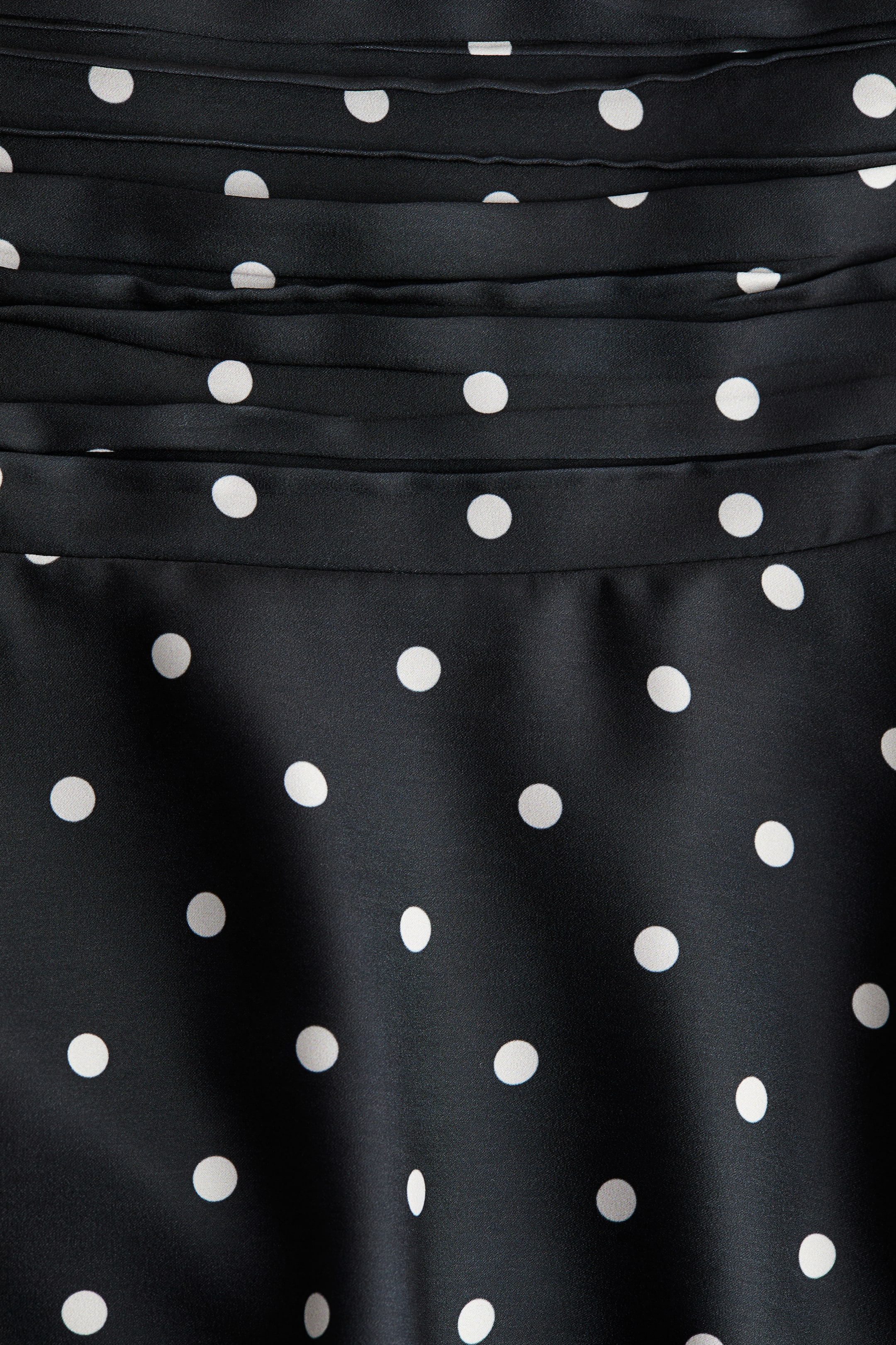 Zobrazit větší obrázek: Saténová minisukně - Černá/puntíky - ŽENY | H&M CZ 6