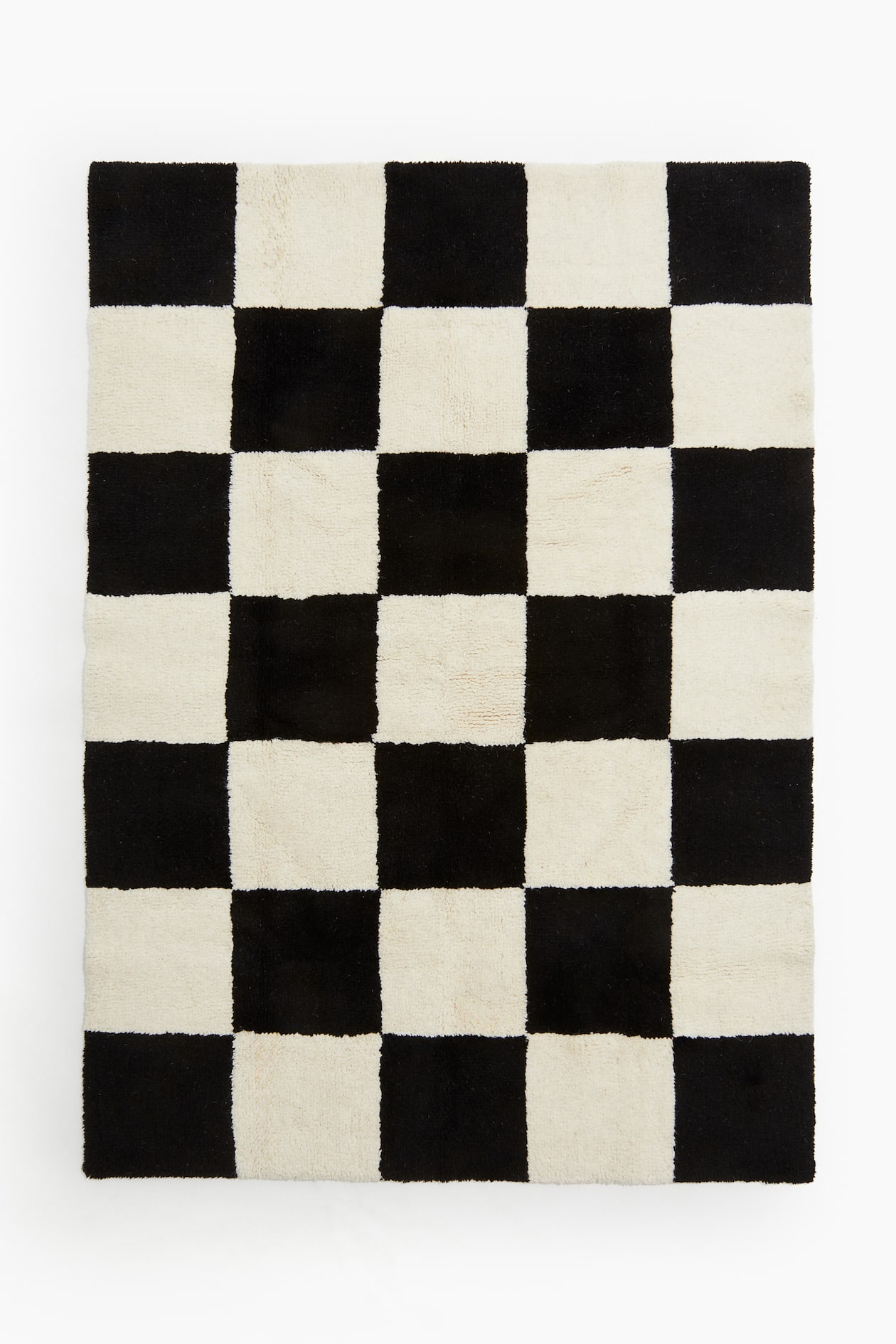 wool-blend-rug-black-checkerboard-home-all-h-m-ca