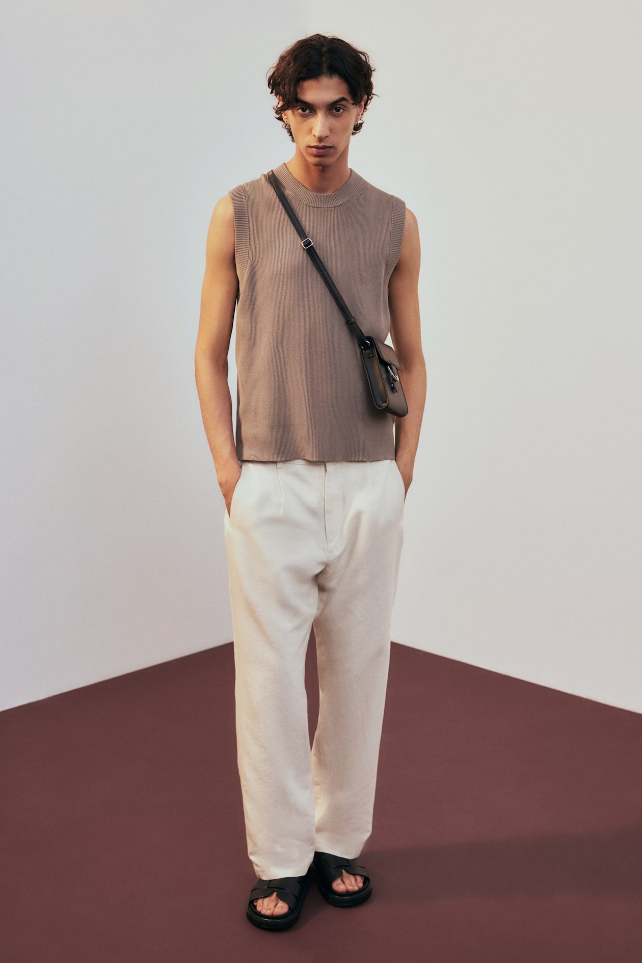 Regular Fit Ribbed sweater vest Dark beige Men H&M IN