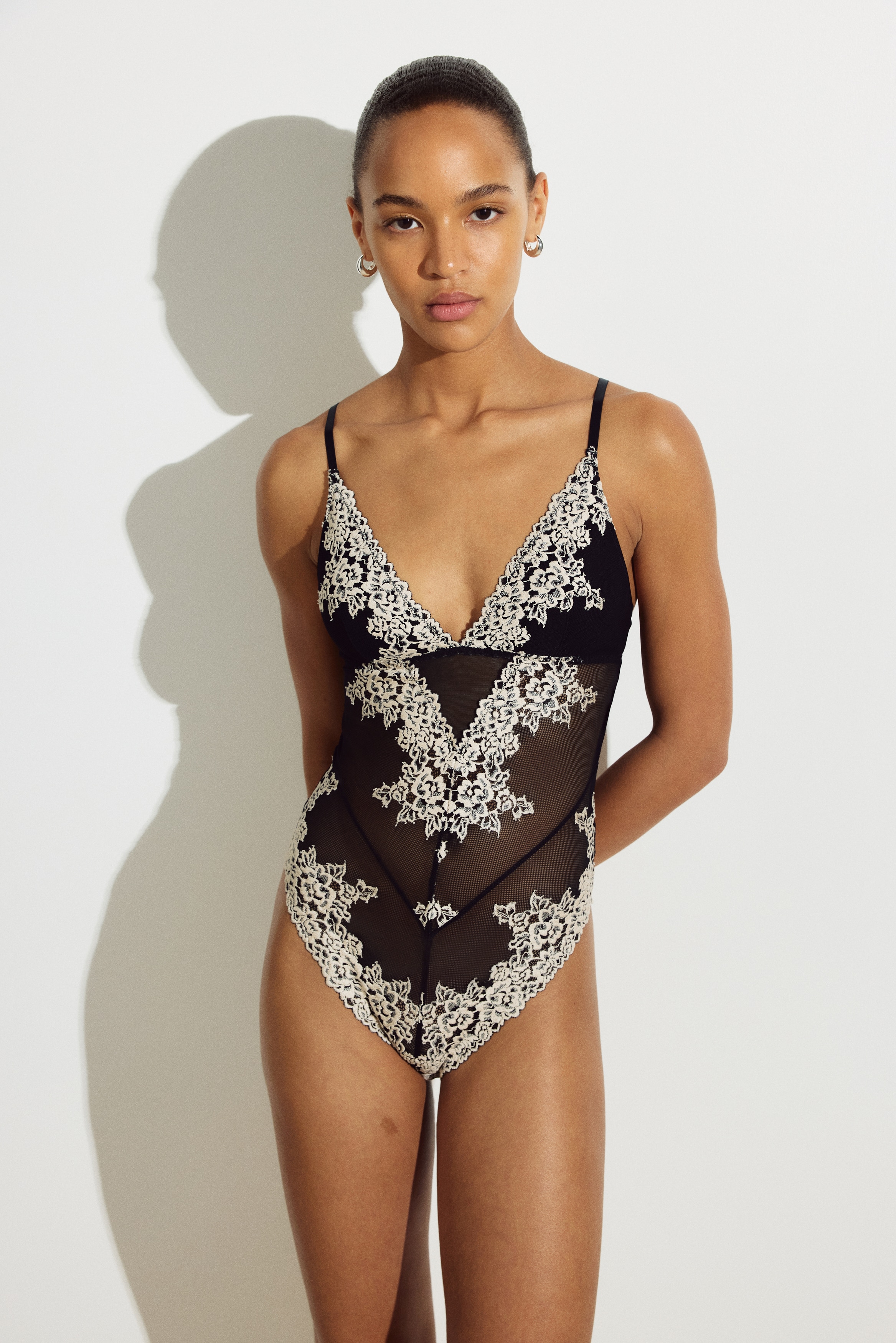 Padded-cup lace body - Black/Cream