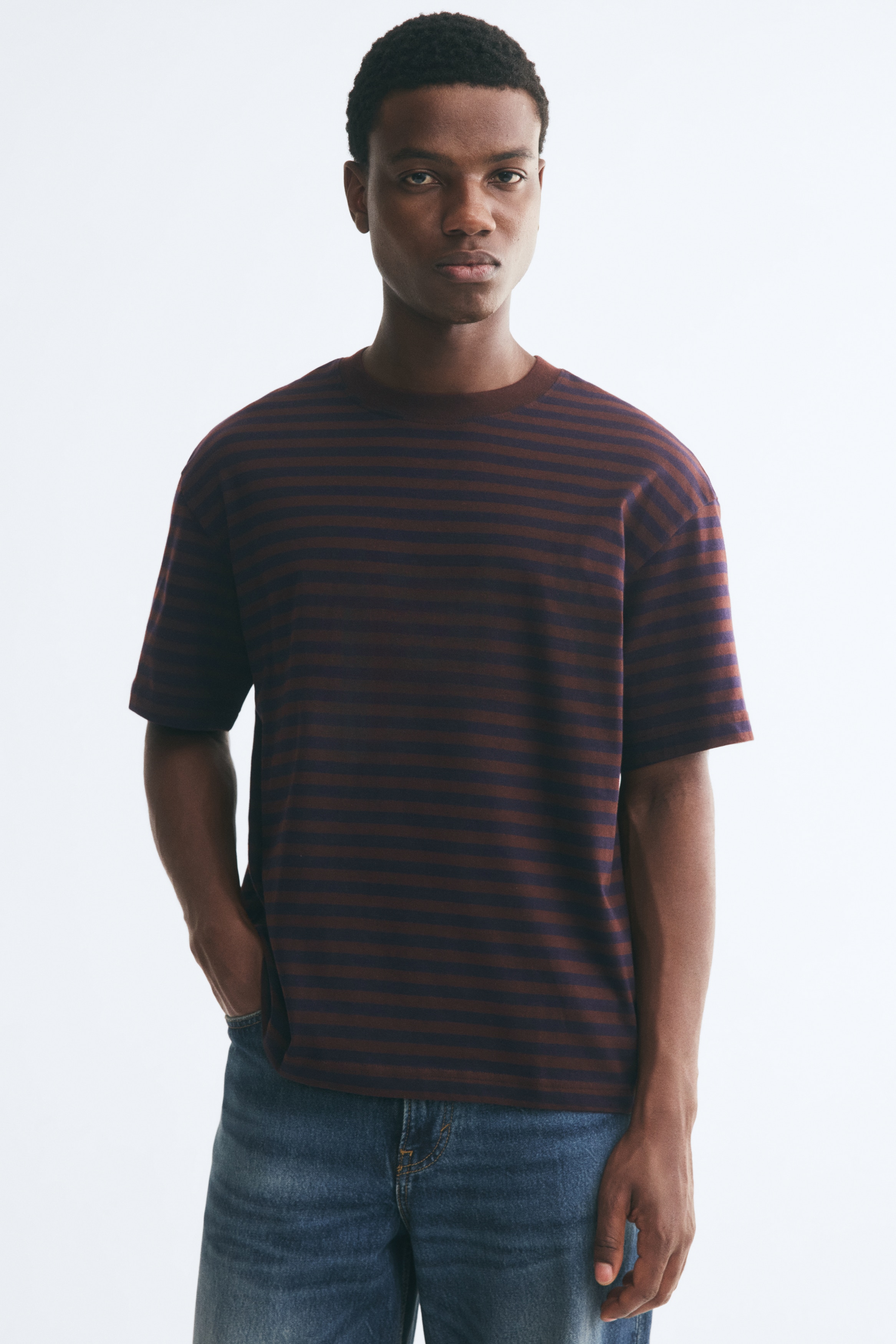 T-shirt Relaxed Fit - Marron foncé/Blanc/Noir/Bleu marine/rayé/Gris foncé/Bleu/Marron/Bordeaux/Violet clair/Beige/Bleu canard foncé/Violet prune foncé/Vert forêt/Bleu clair/Bleu ancien/Vert kaki/Marron/Vert
