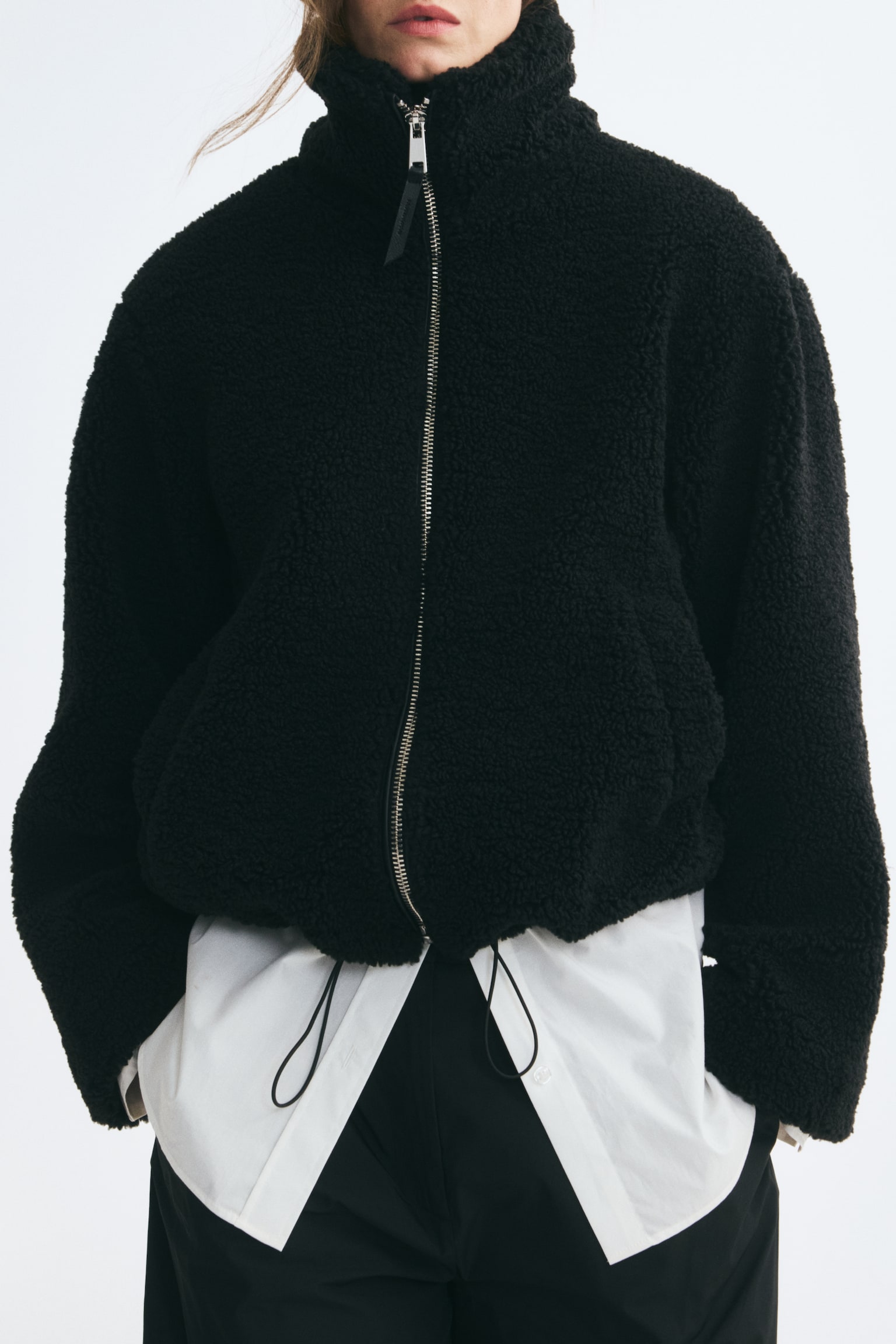 Женская куртка H&M Drawstring-Detail Teddy Fleece, цвет: Чёрный — фото 3