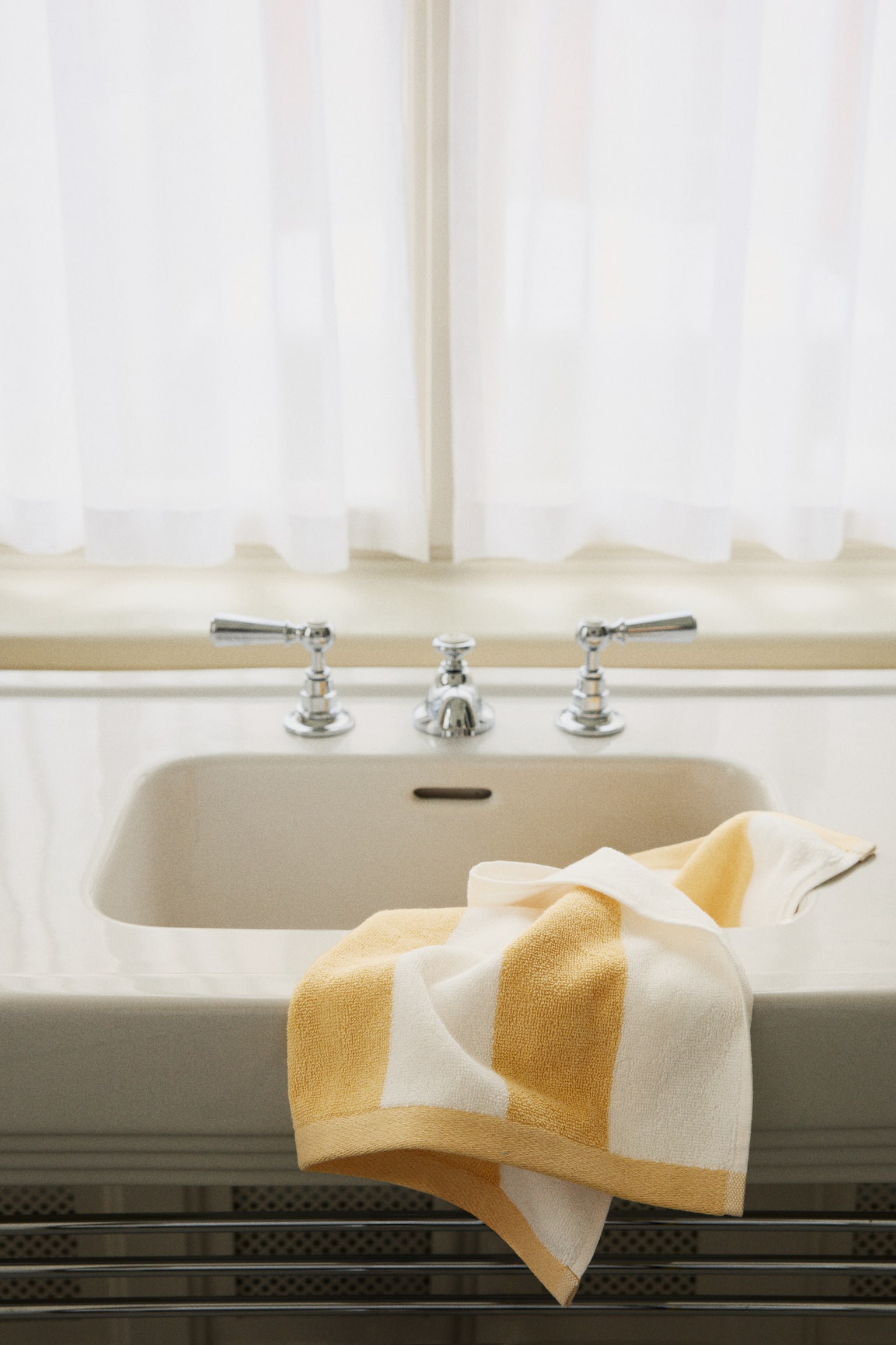 Striped hand towel - Light yellow/Striped/Sage green/Striped/Powder pink/Striped/Dark green/White striped/Black/Striped/Beige/Striped/Brown/Striped/Navy blue/Striped/Light dusty blue/Striped/Dark brown/Striped - 2