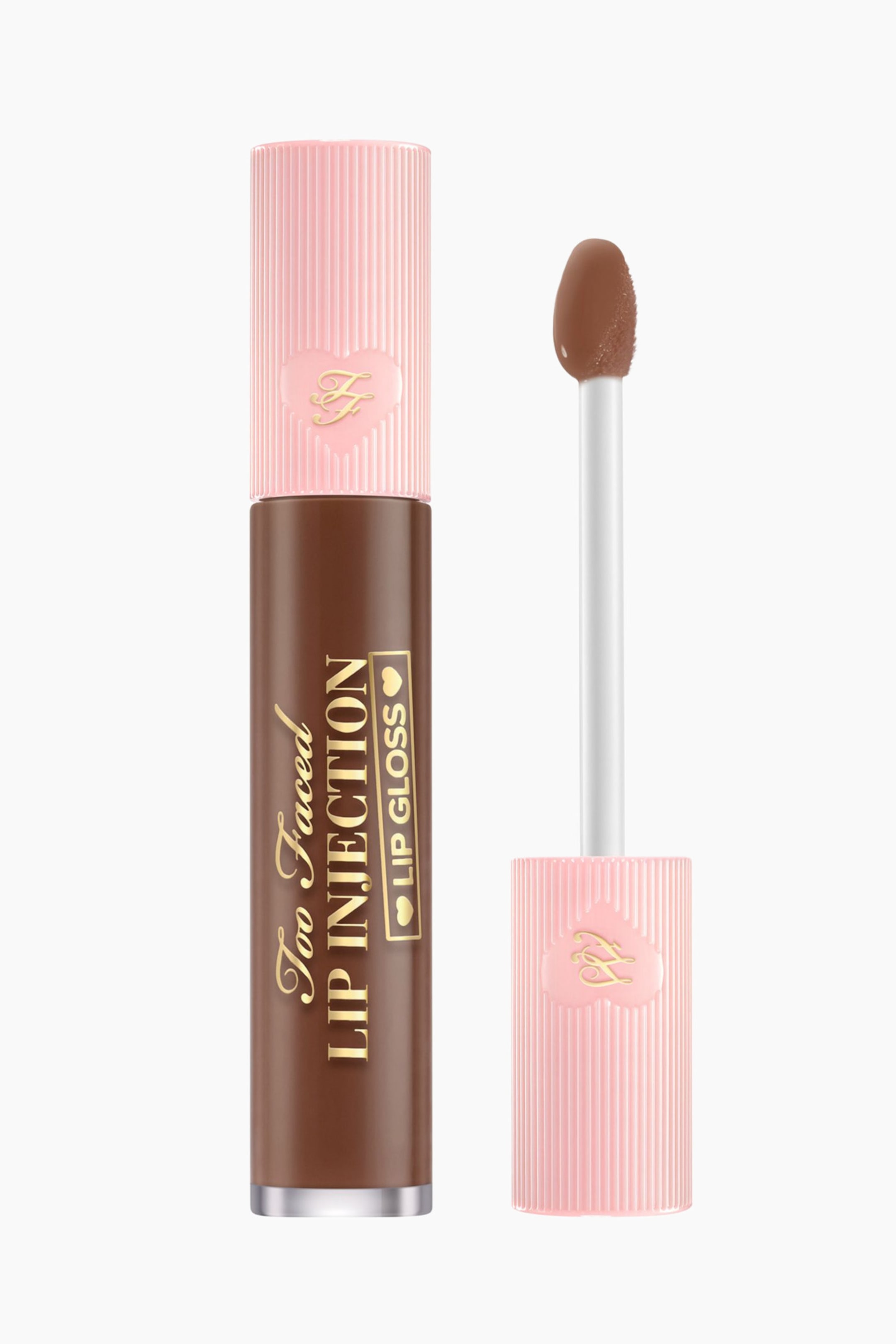 Visa större bild: Ett mörkbrunt läppglansrör, märkt "Too Faced LIP INJECTION LIP GLOSS", står upprätt. Dess rosa räfflade kork, med en hjärtformad 'F'-logotyp, är avskild och står bredvid röret, vilket avslöjar en vit applikatorstav med en brun, luddig spets.