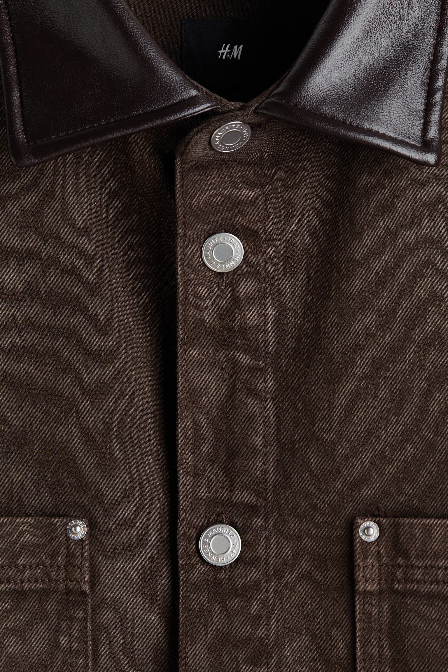 Мужская рубашка H&M Denim Overshirt with Coated Collar, цвет: Тёмный коричневый — фото 5