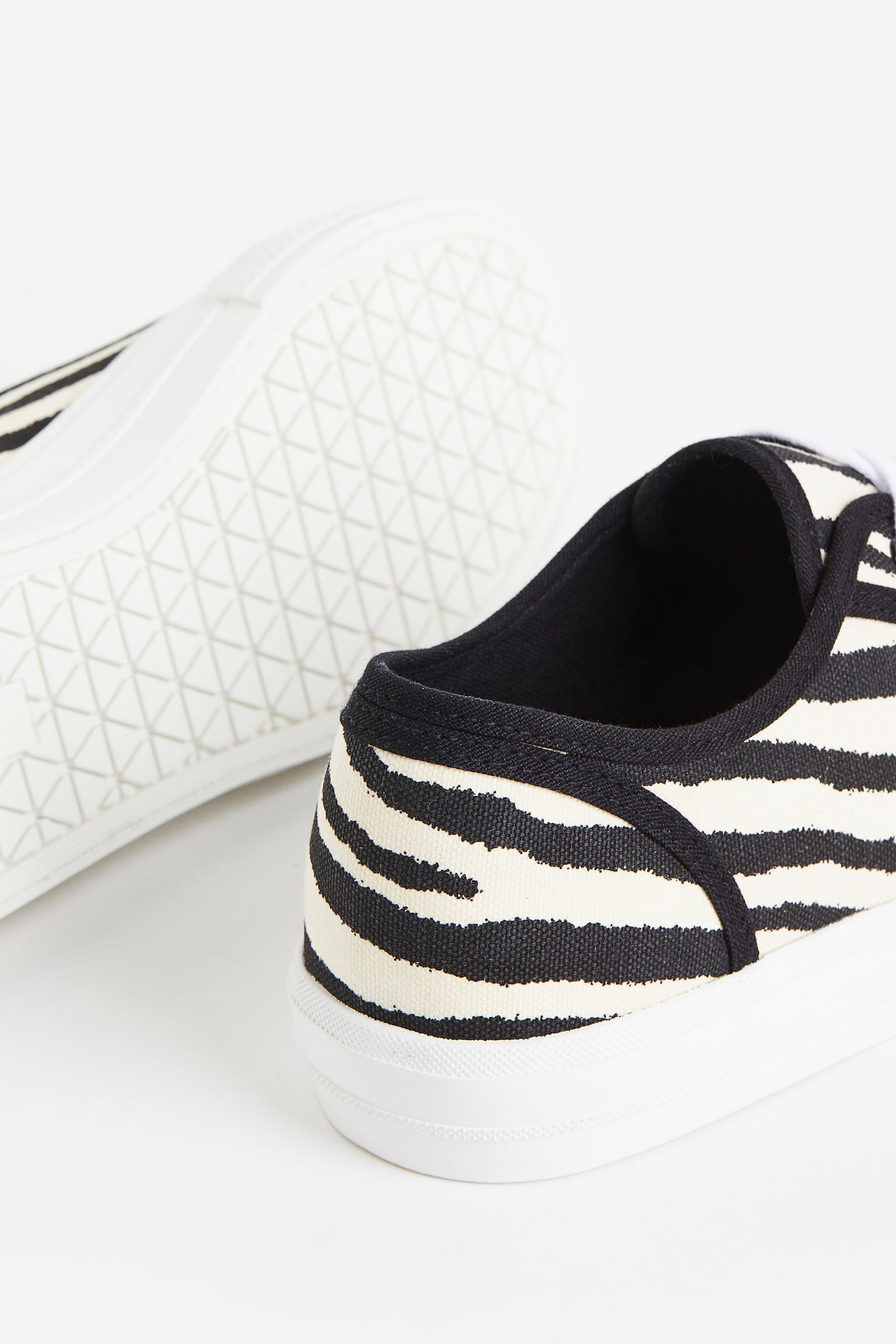 Canvas Sneakers - Black/Zebra print/Light beige/Pattern - 3