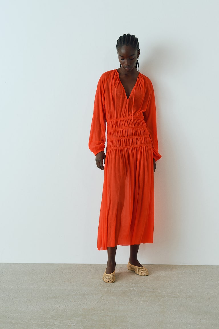 Jurk met smokwerk in de taille Felrood DAMES H&M BE