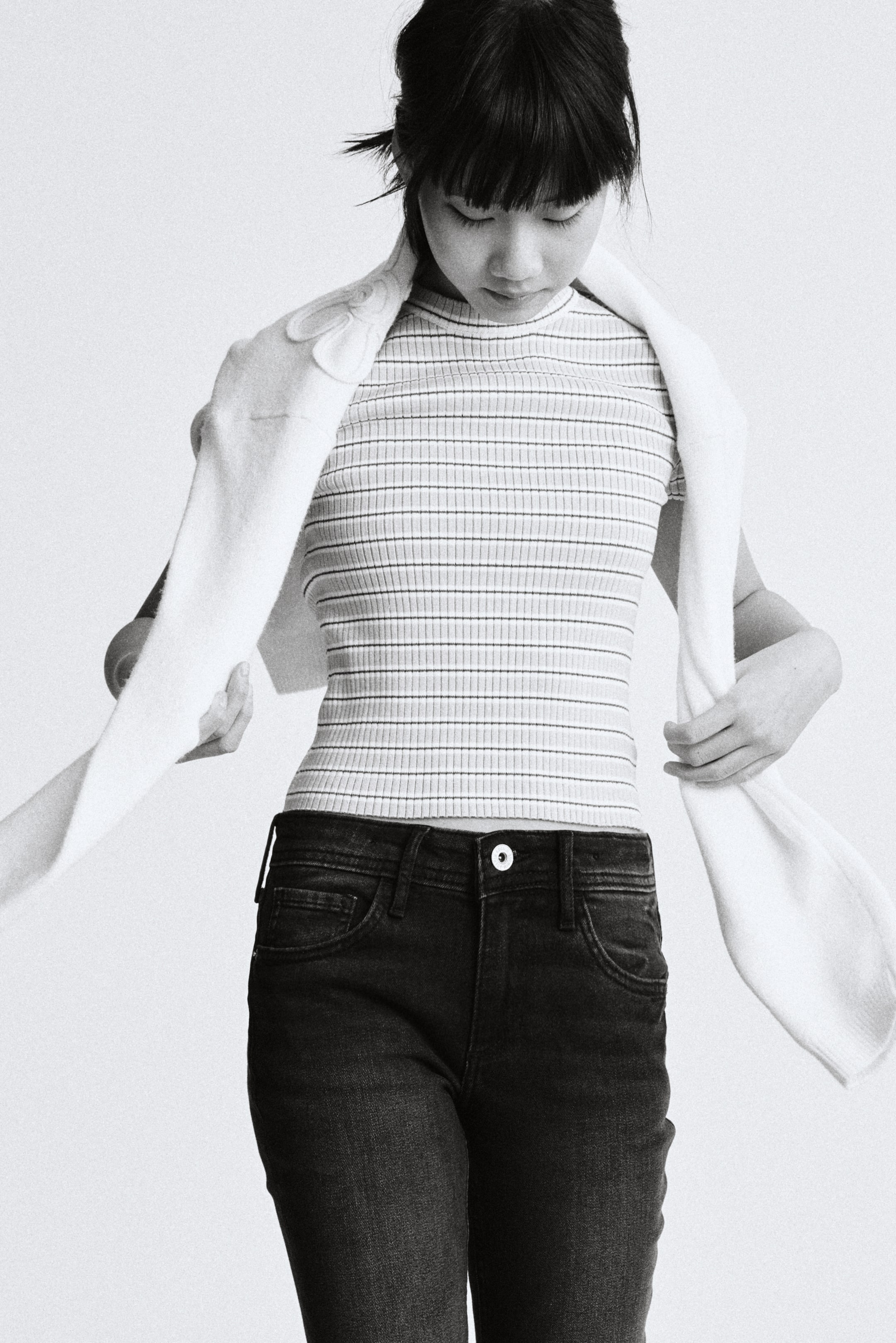 Größeres Bild anzeigen: Flared Leg Low Jeans - Denimschwarz - Kids | H&M AT 2