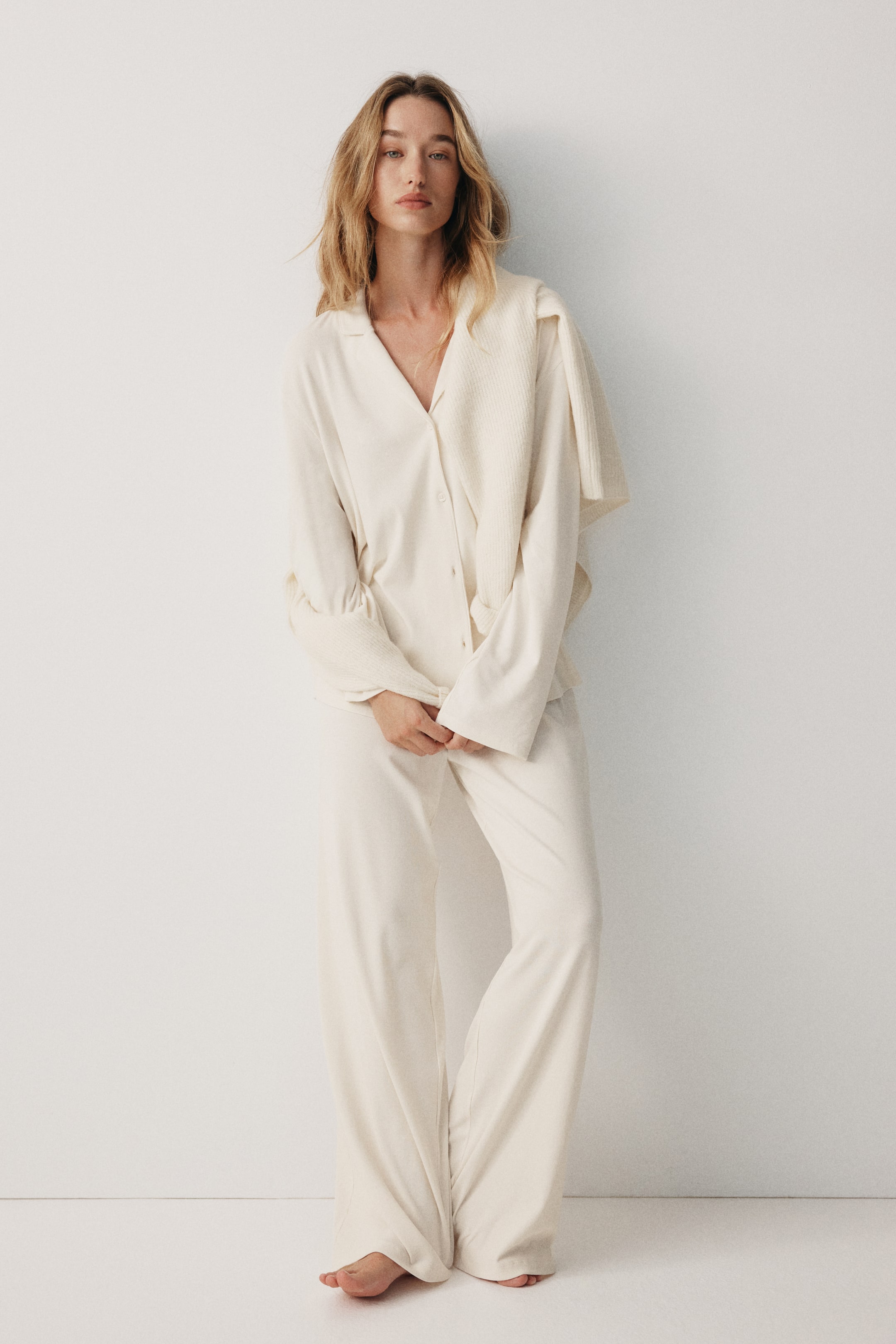 Größeres Bild anzeigen: Modal-blend pyjamas - Cremefarben - Ladies | H&M AT 2