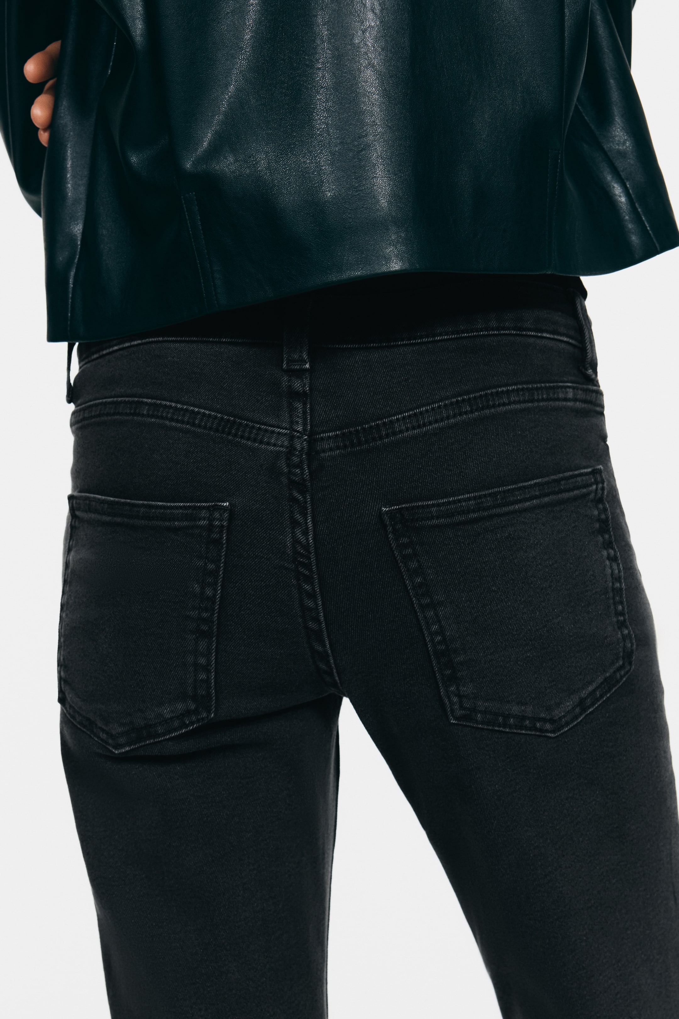 拡大画像を表示: フレアードレギュラーデニム - ウォッシュドブラック - レディース | H&M JP 3