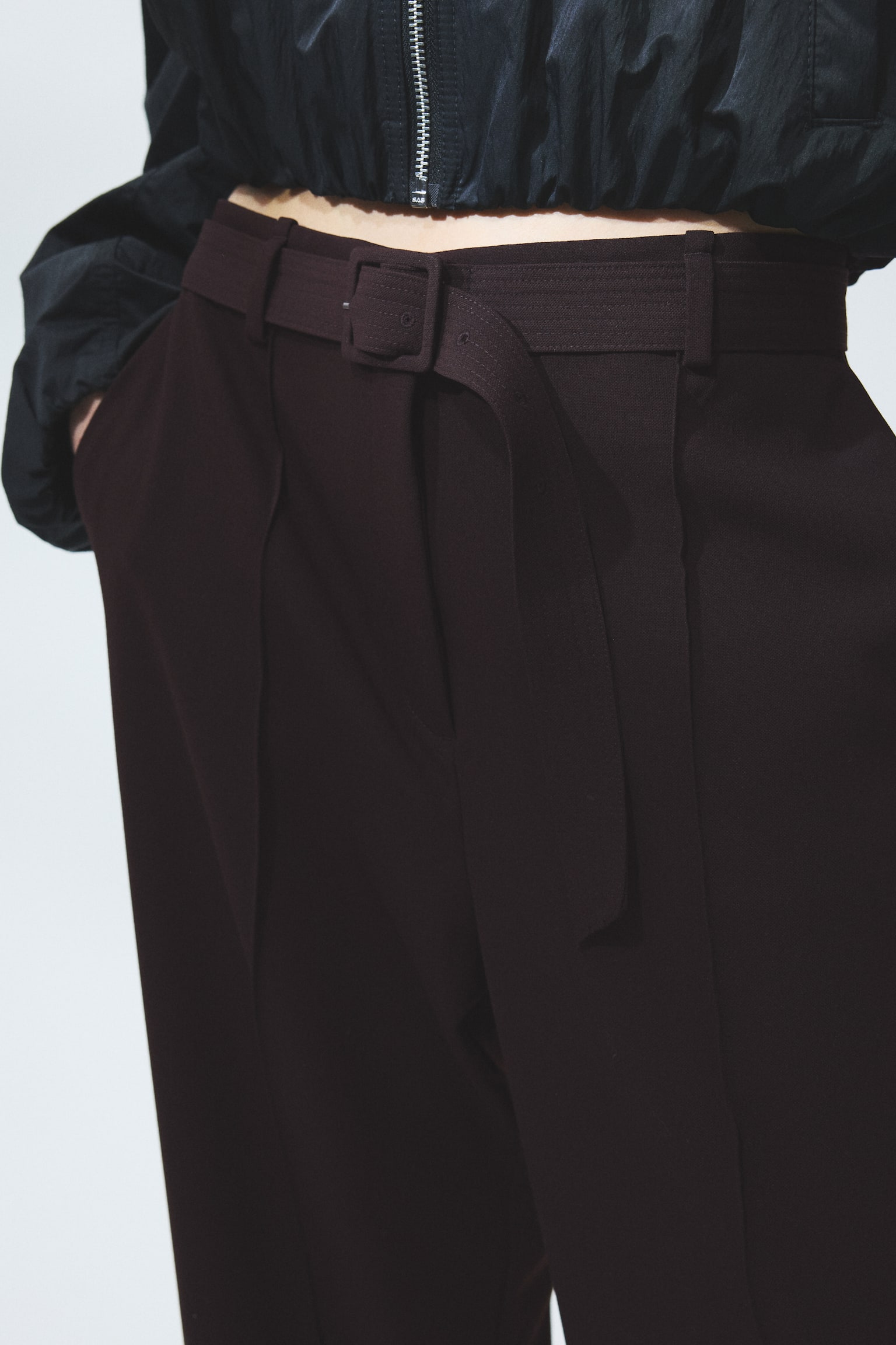 Pantaloni eleganti con cintura - Marrone scuro/Beige - 5