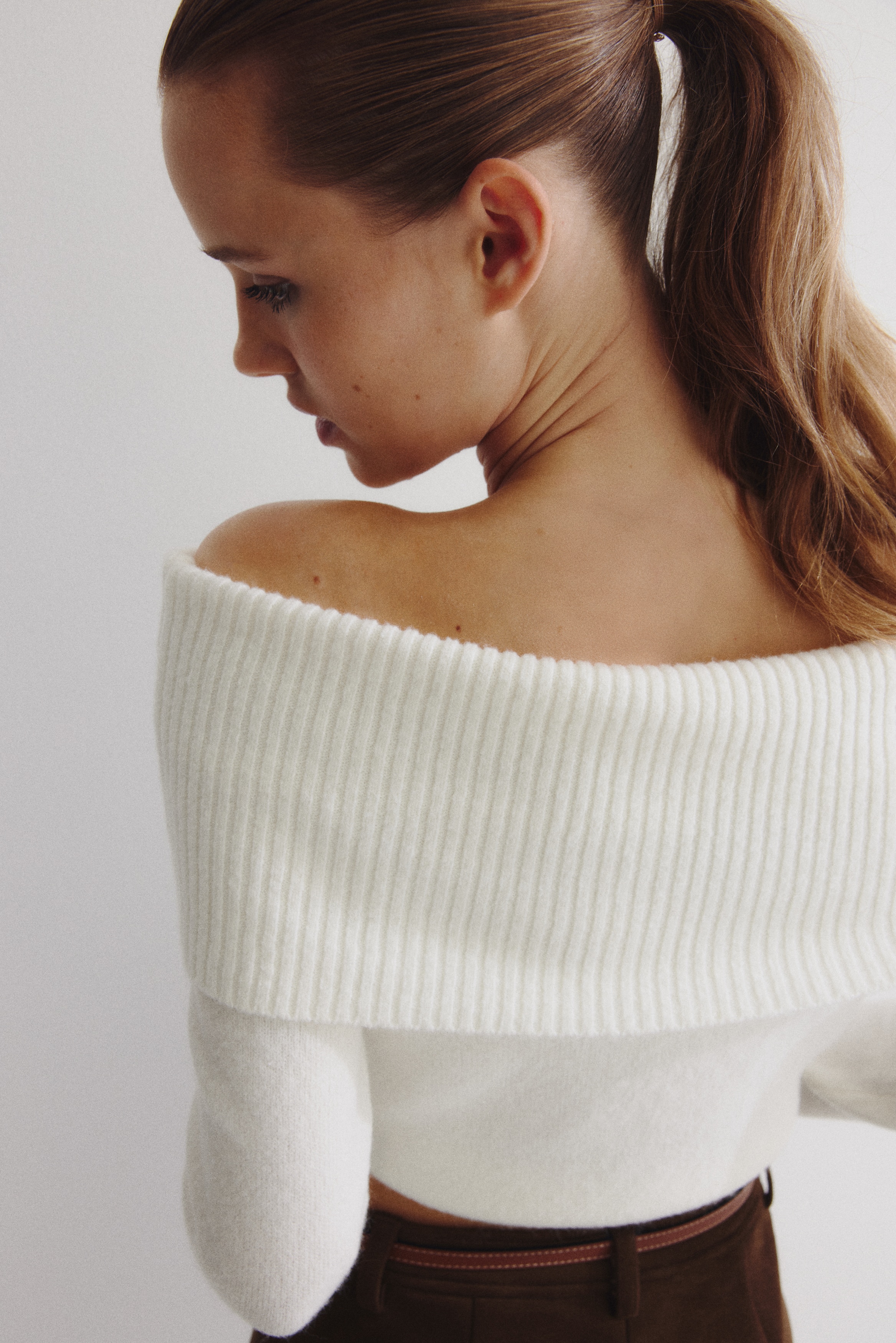 Off-the-shoulder jumper
