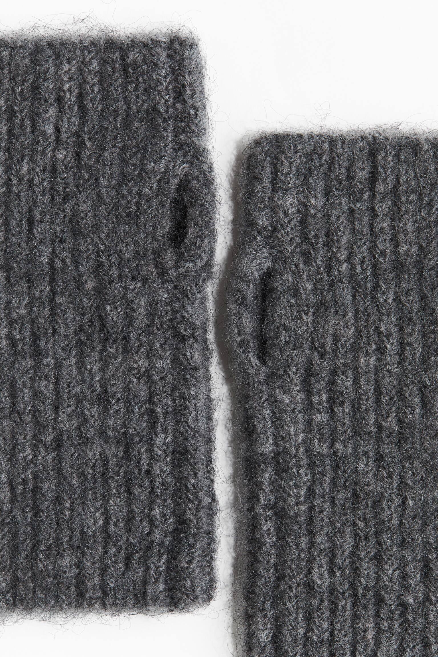 Fluffy wrist warmers - אפור כהה מלאנז' - 2