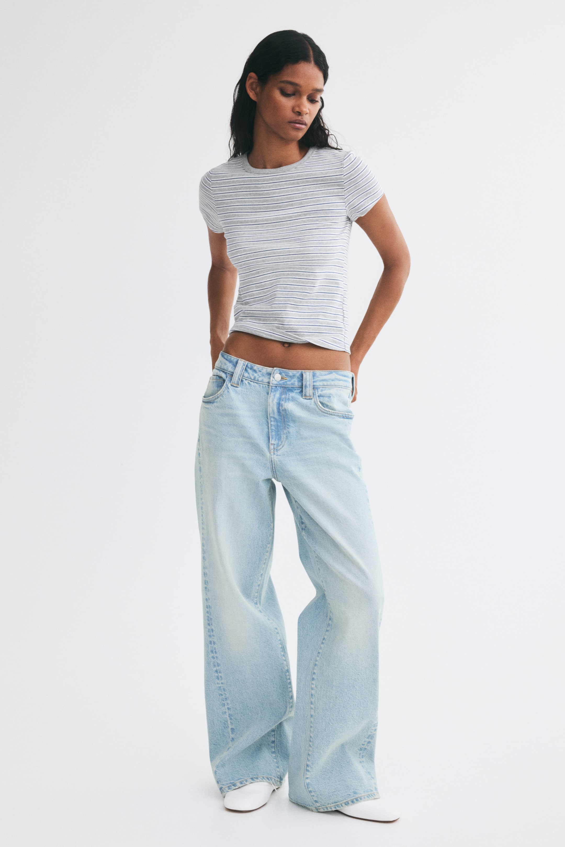 Vezi imaginea mai mare: Wide High Waist Jeans - Albastru-denim - FEMEI | H&M RO 1