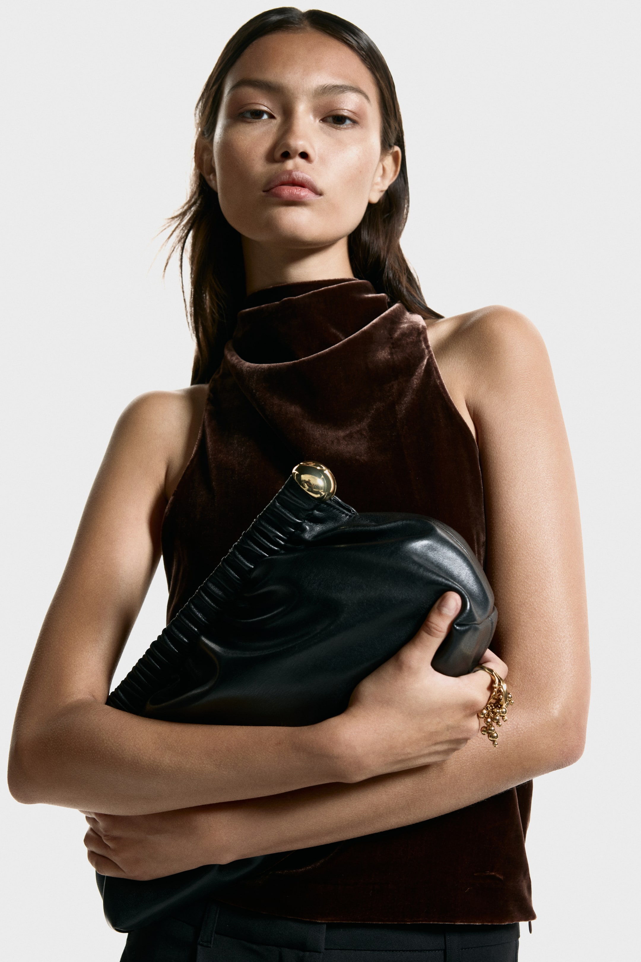 拡大画像を表示: ベルベットホルターネックトップス - ダークブラウン - レディース | H&M JP 2