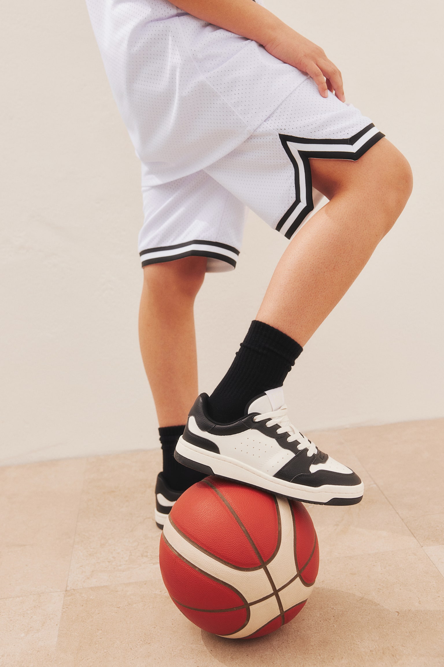 Basketball Shorts In DryMove™ - White/Pink/Stray ball/Navy blue - 2