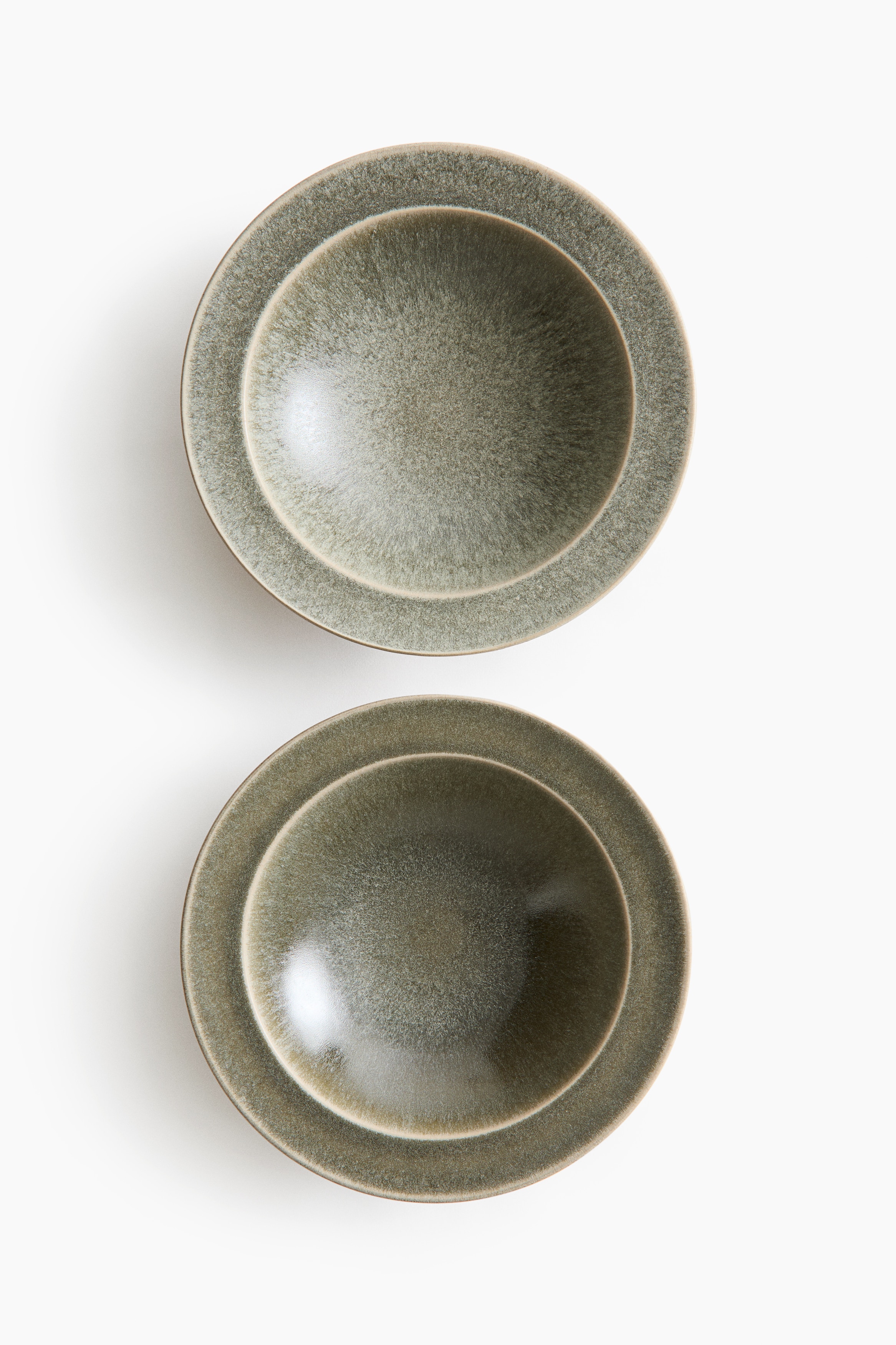 Lot de 2 assiettes creuses en grès cérameModèle