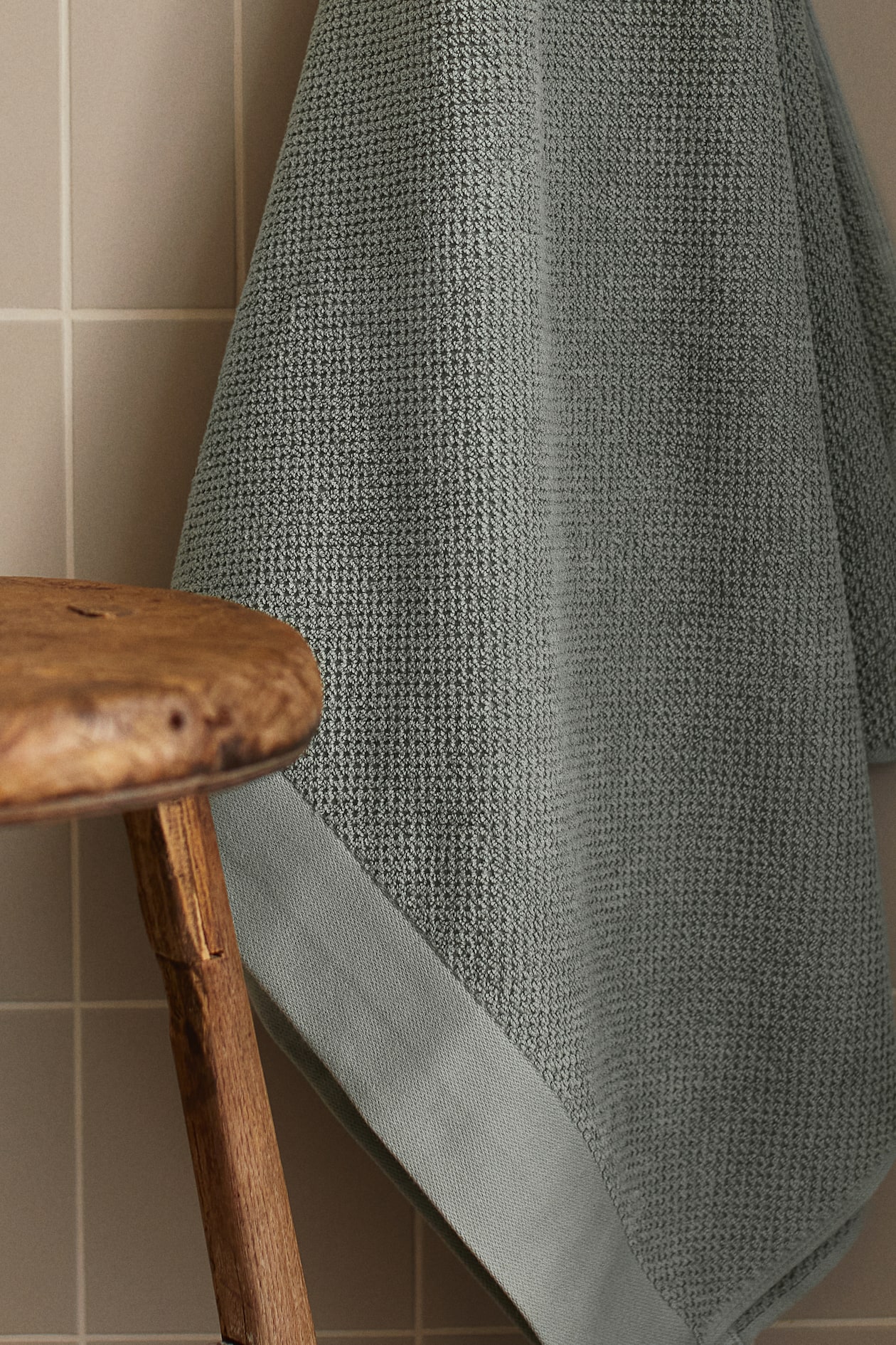 Cotton terry bath towel - Sage green - Home All | H&M GB