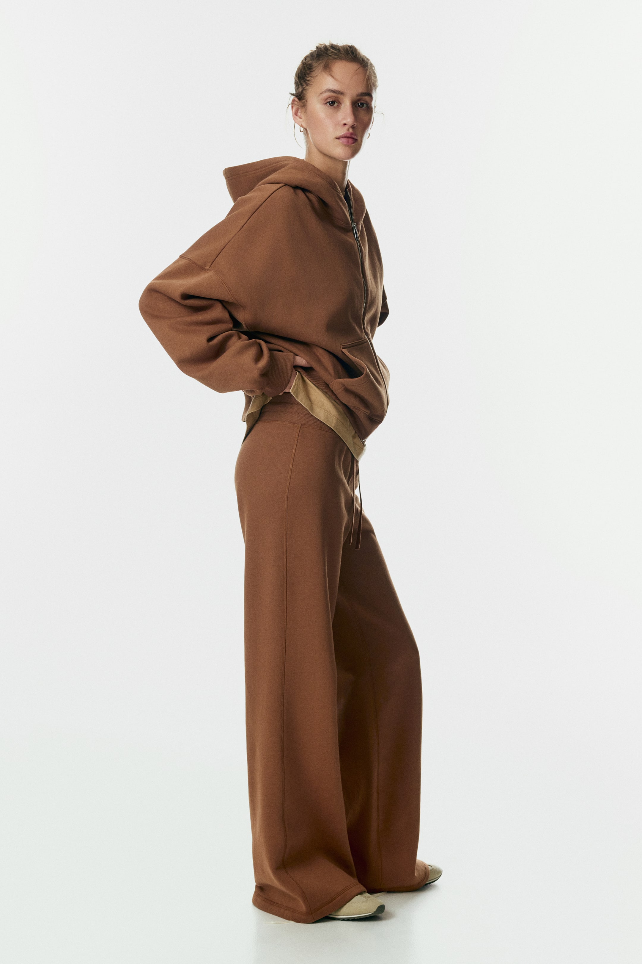 Grotere afbeelding bekijken: Uitlopende sweatpants - Bruin - DAMES | H&M BE 1