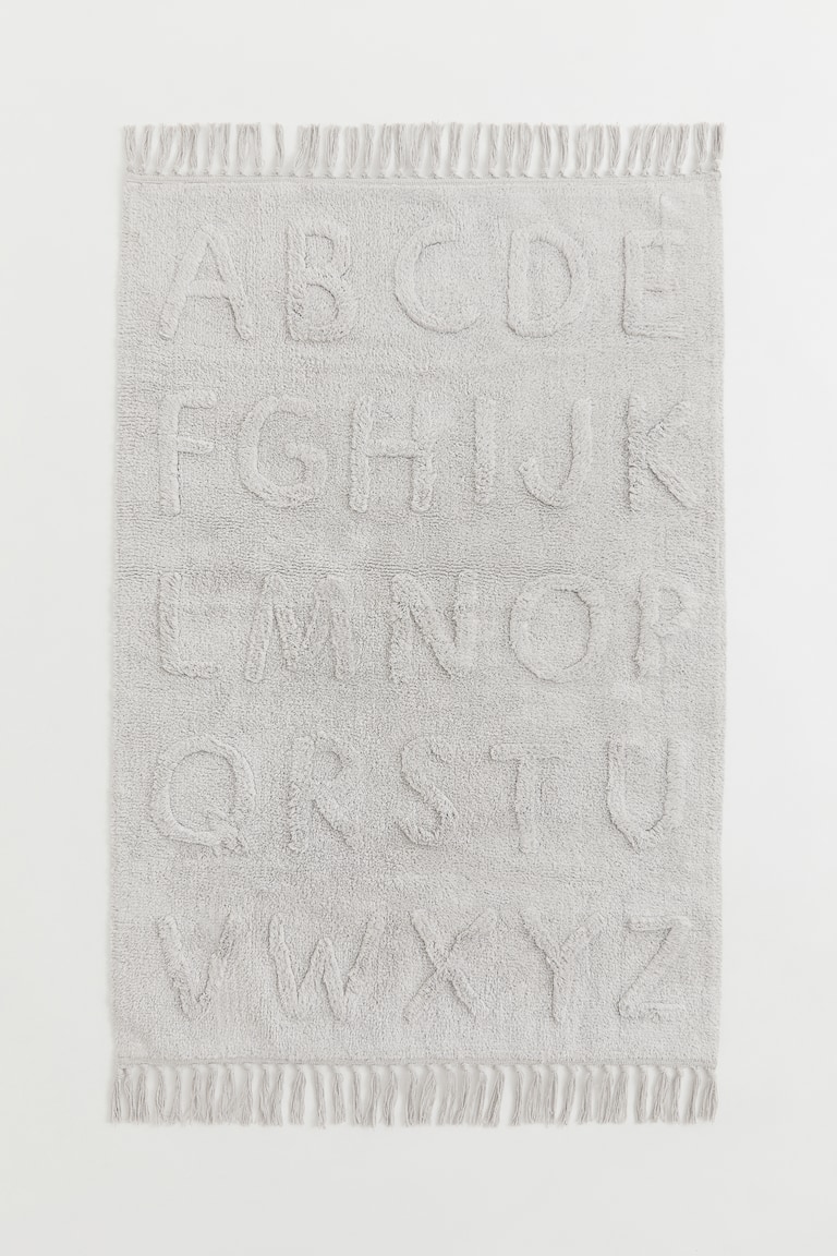 שטיח כותנה עם דוגמה בטקסטורת פרנזים