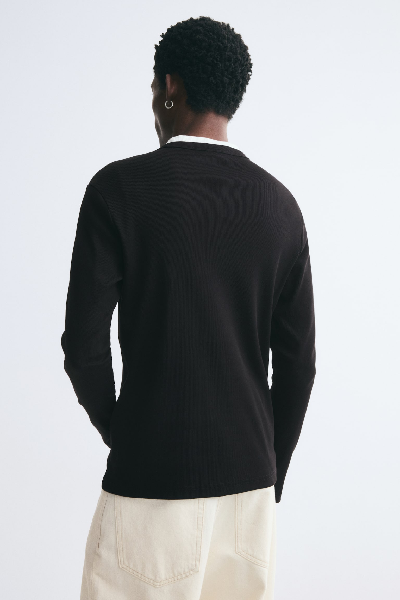 Мужская футболка H&M Slim-Fit Long-Sleeved Cotton, цвет: Чёрный — фото 4
