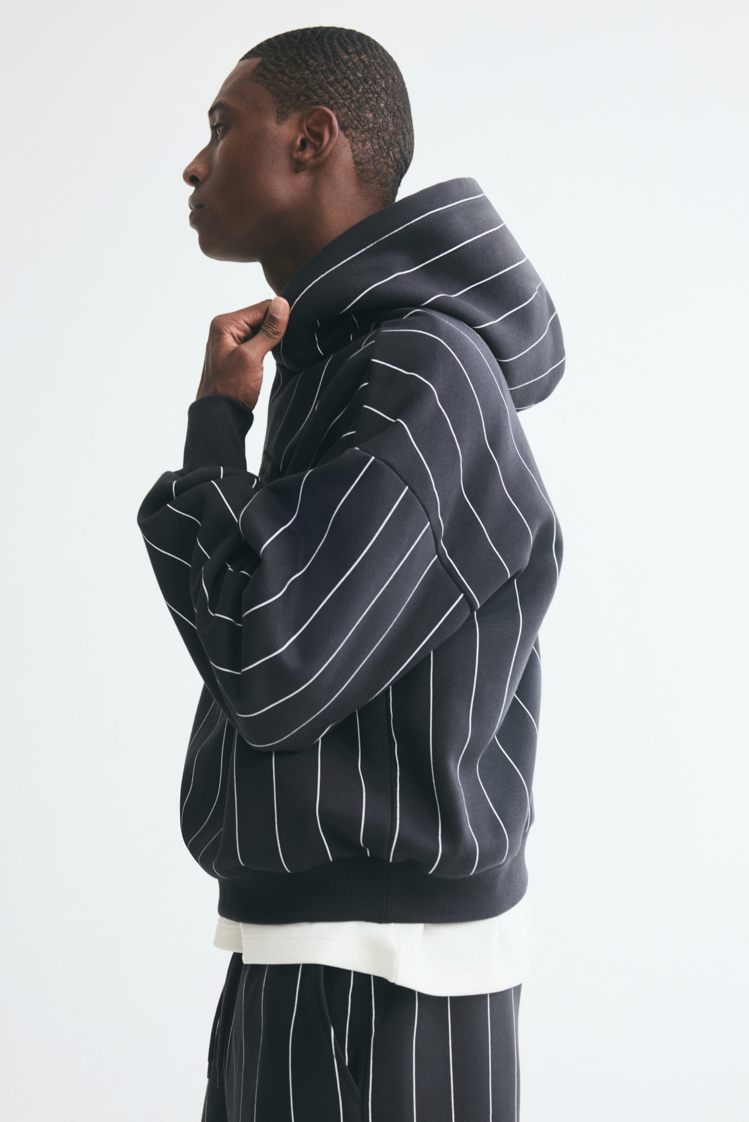 Мужское худи H&M Oversized with Motif, цвет: Чёрный — фото 5