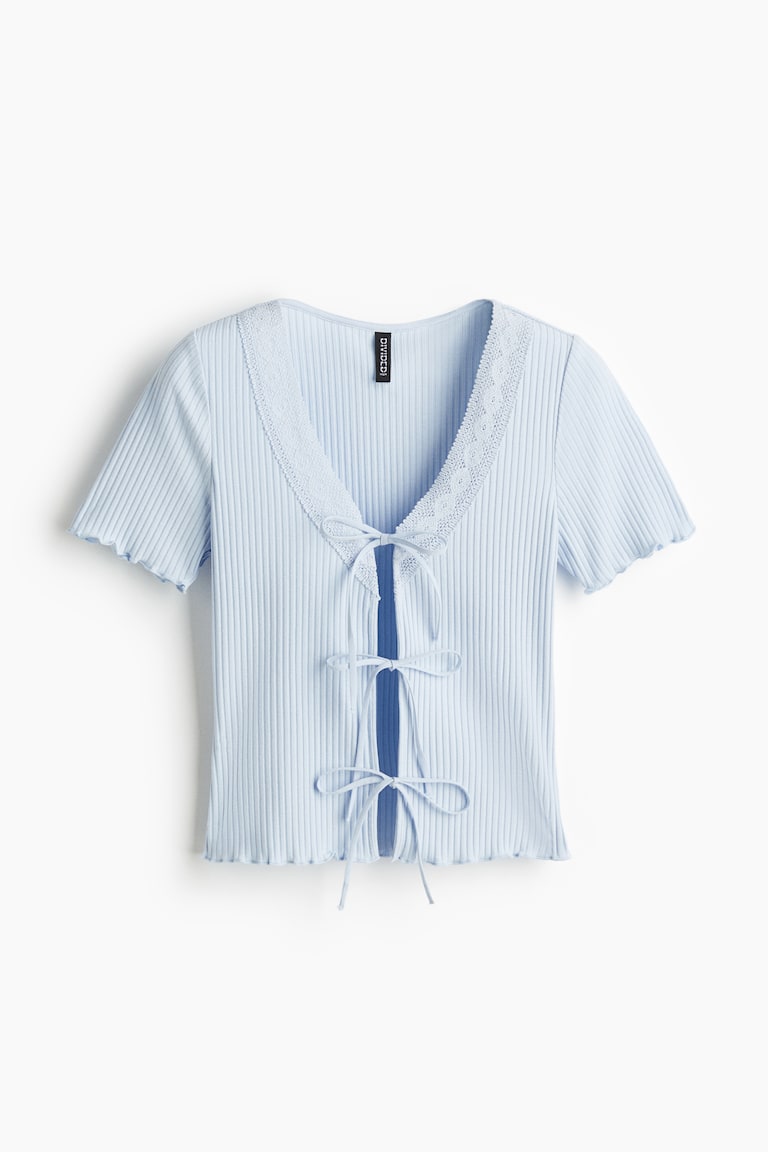 Bluza s trakama za vezivanje na prednjoj strani