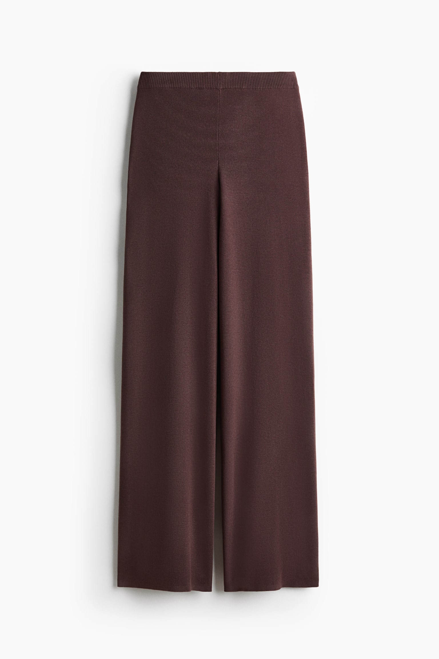 Brown knit wide-leg cropped pants na may ribbed waistband at isang banayad na patayong linya na tumatakbo sa gitna ng bawat binti, ipinapakita mula sa harap na anggulo. - 1