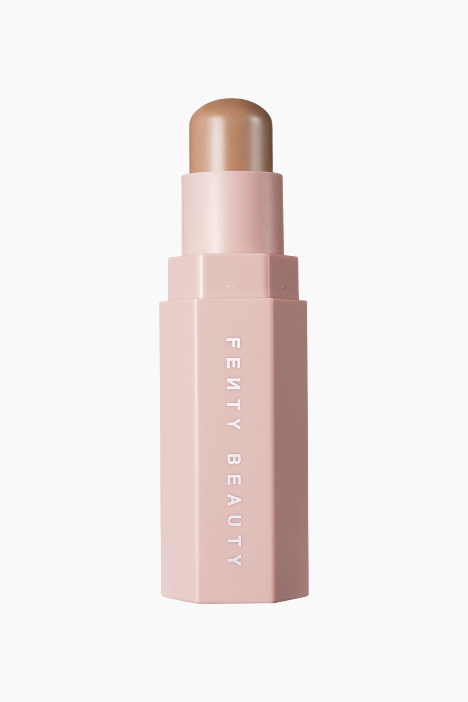 PystyssÃ¤ oleva meikkivarjostustikku esittelee kuusikulmaista, vaaleanpunaista koteloa, jonka etupuolelle on painettu tuotemerkki "FENTY BEAUTY" valkoisella pystysuunnassa. SylinterimÃ¤isen sisÃ¤holkin sisÃ¤ltÃ¤ ulottuu esiin kupolimainen, keskiruskea voidemainen varjostustikku.