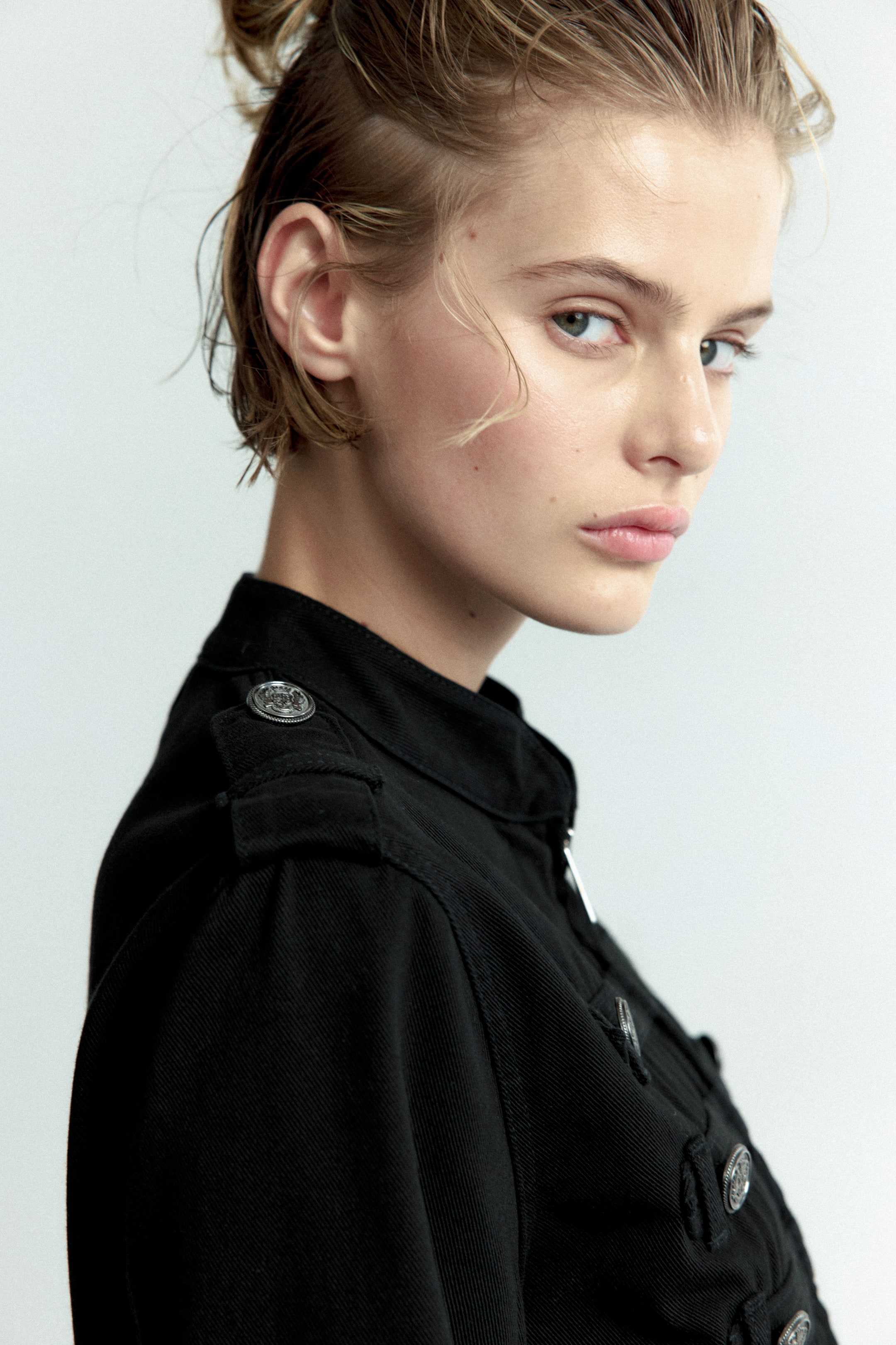 Женские куртки H&M Button-Detail Cotton Twill Jacket — фото 3