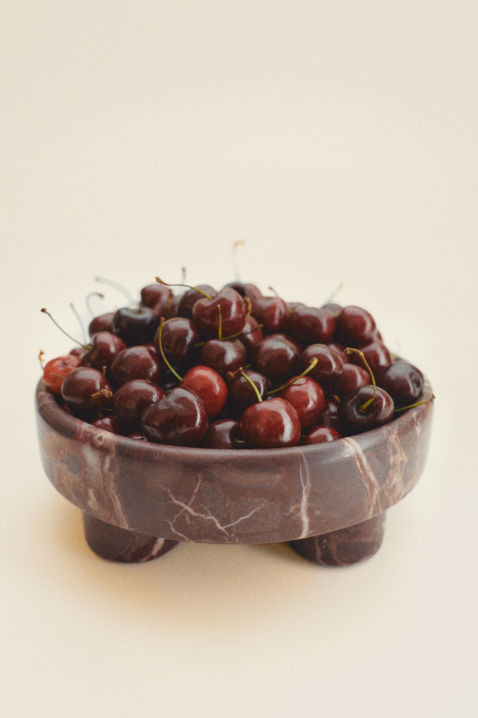 Footed marble tray - Burgundy/Marbled - 1