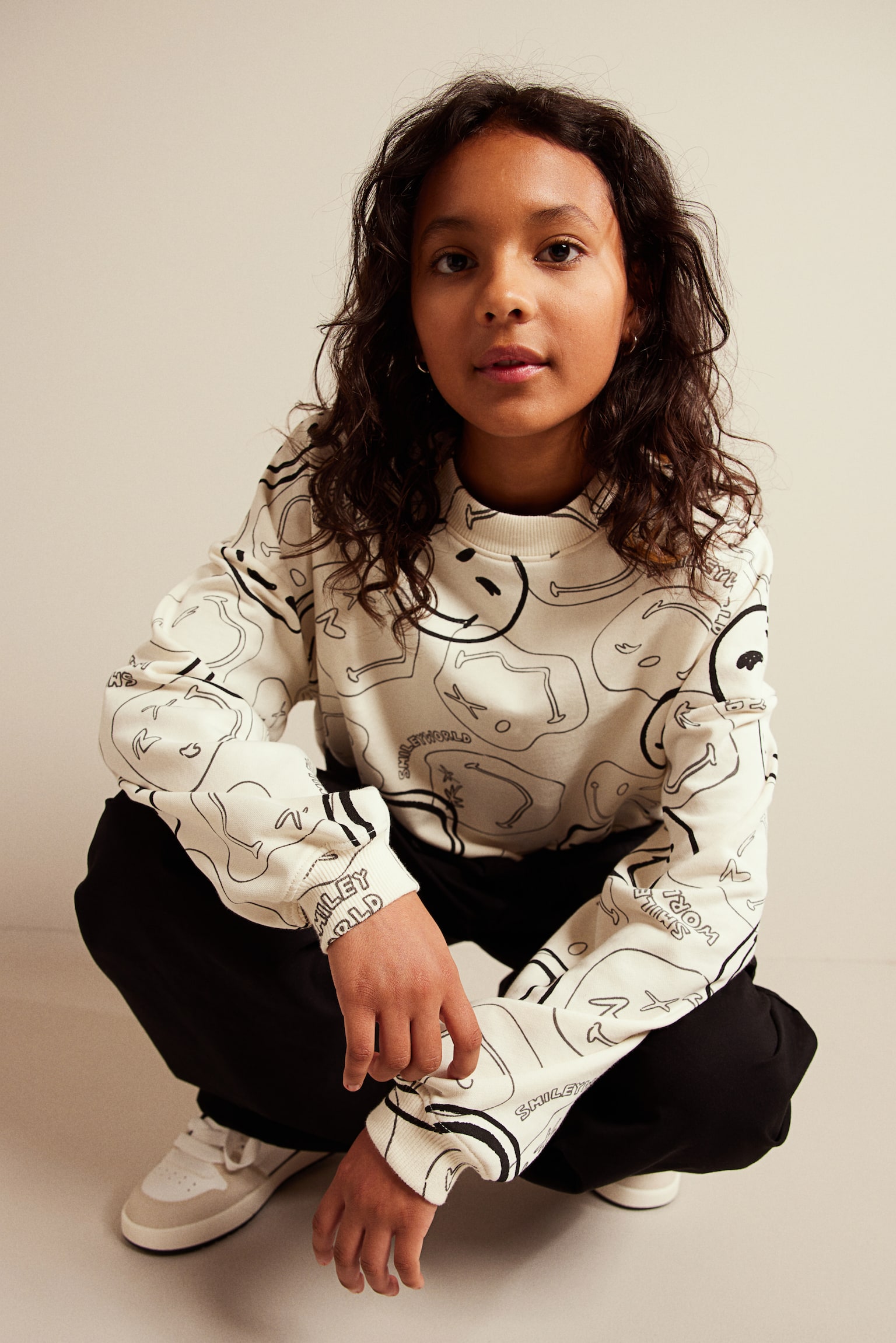 Oversized Sweater - White/SmileyWorld®/Light grey marle/Keith Haring/Dark grey/SmileyWorld®/Dark grey/Blackpink/Beige/Stranger Things/White/Wednesday/Blue/Harry Potter - 2