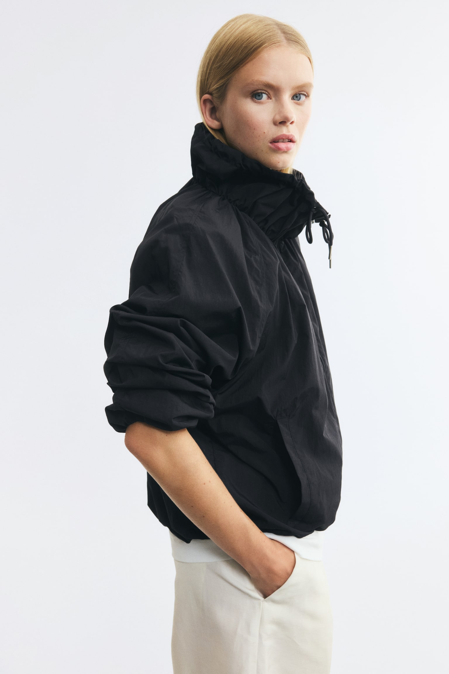 Женская куртка H&M Funnel-Collar Nylon, цвет: Чёрный — фото 4