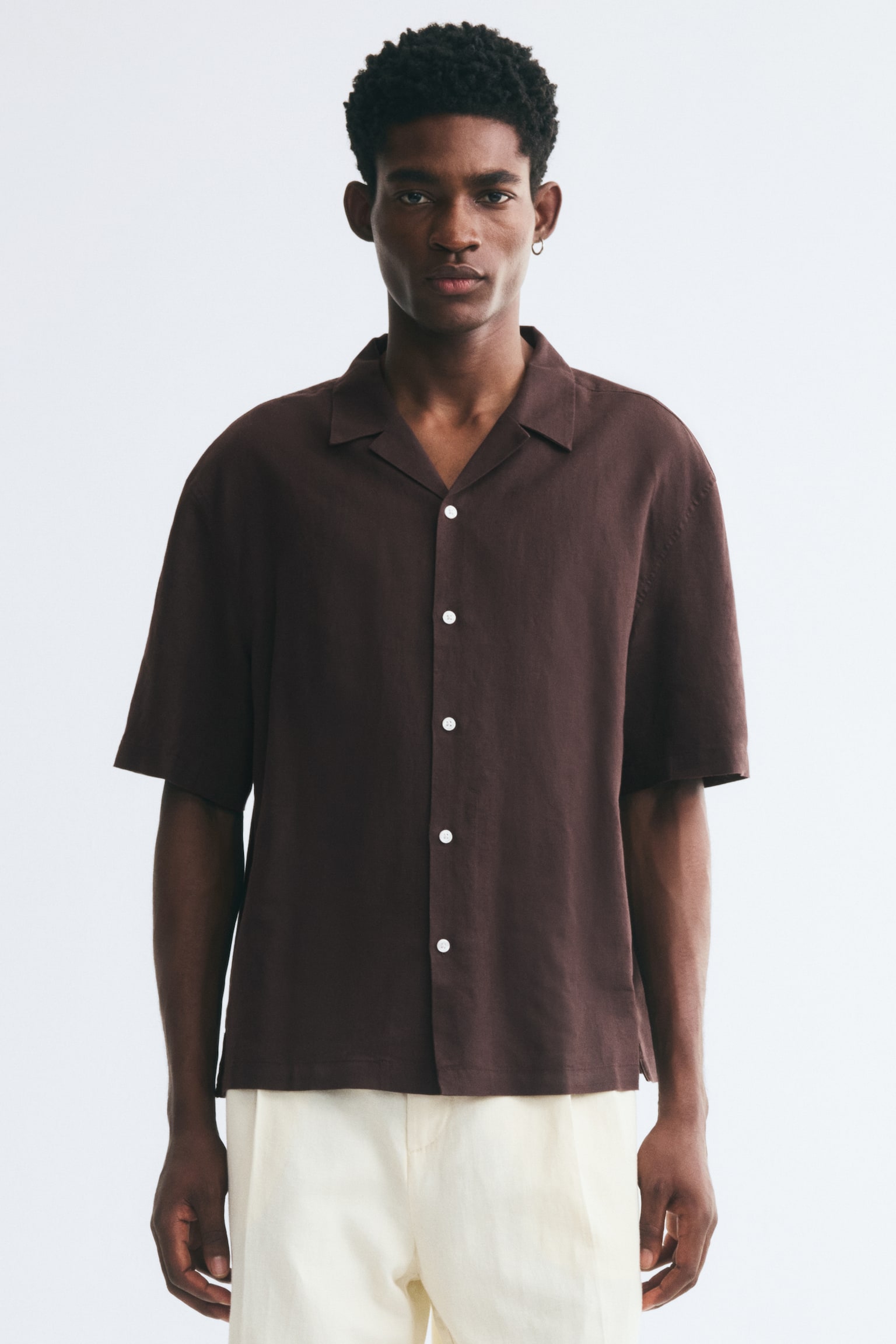 Мужская рубашка H&M Relaxed-Fit Linen-Blend Resort, цвет: Тёмный коричневый — фото 4