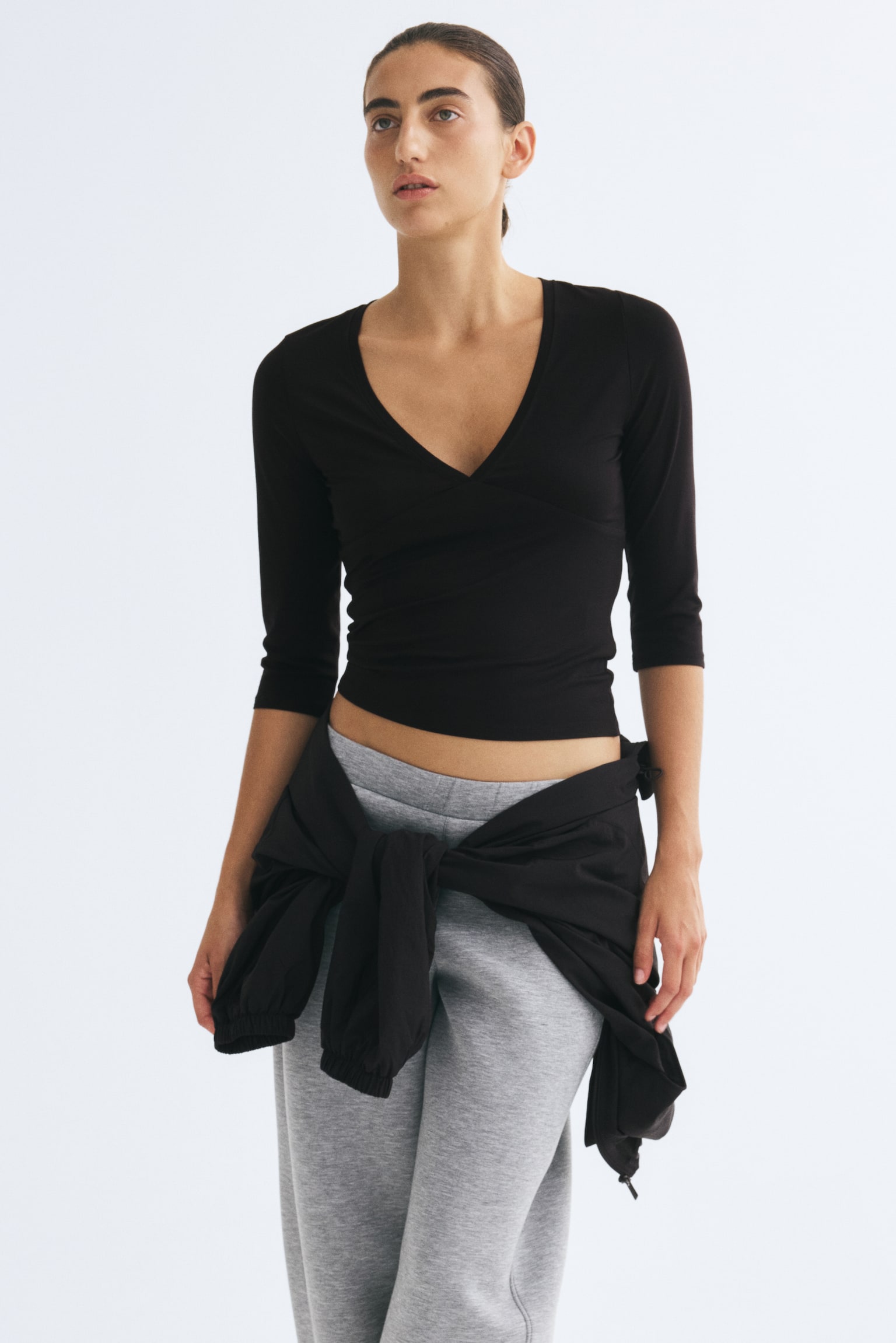 Женский топ H&M V-Neck Viscose Top, цвет: Чёрный — фото 3