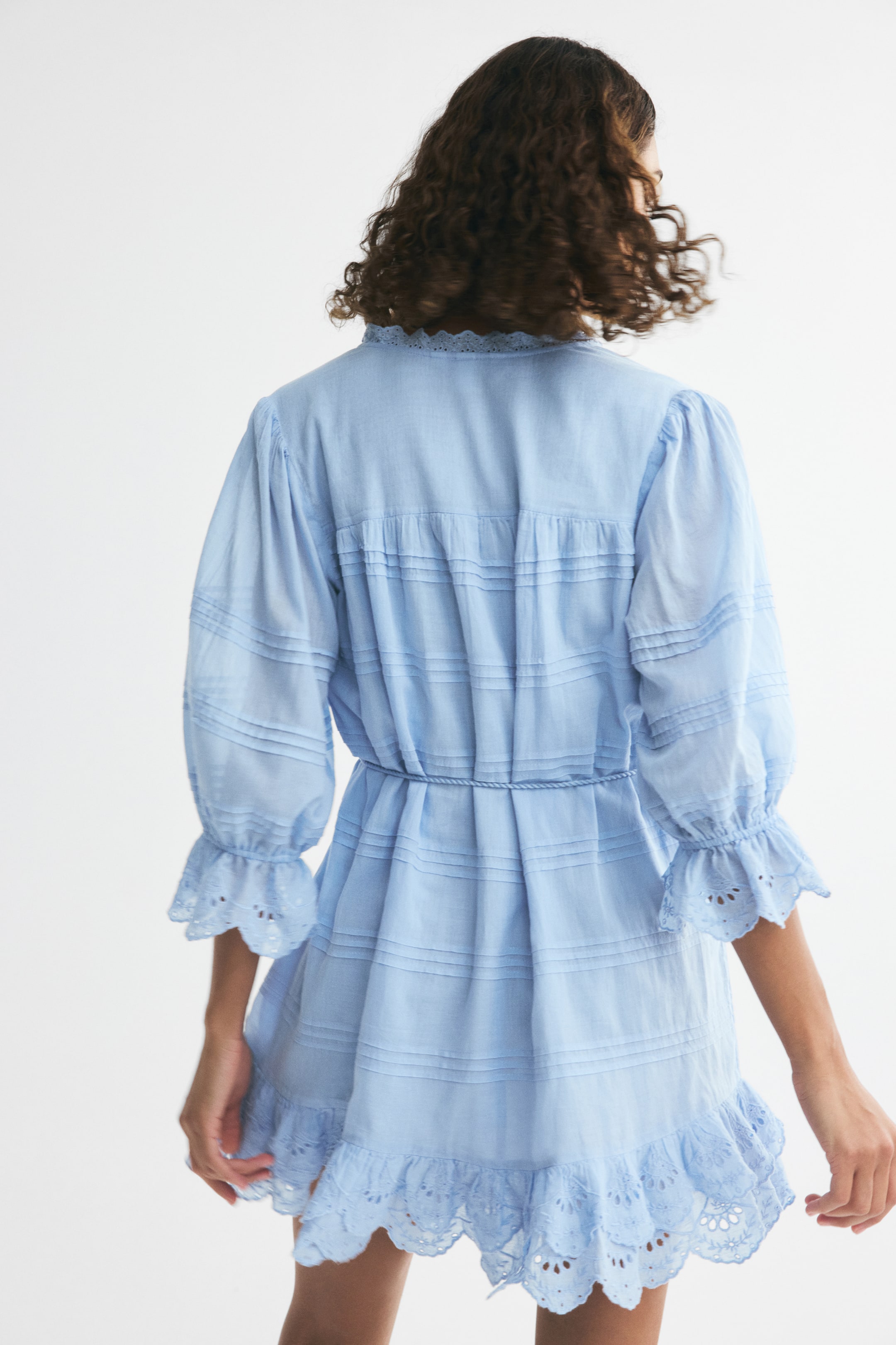 Женские платья H&M Cotton Dress with Eyelet Embroidery — фото 4